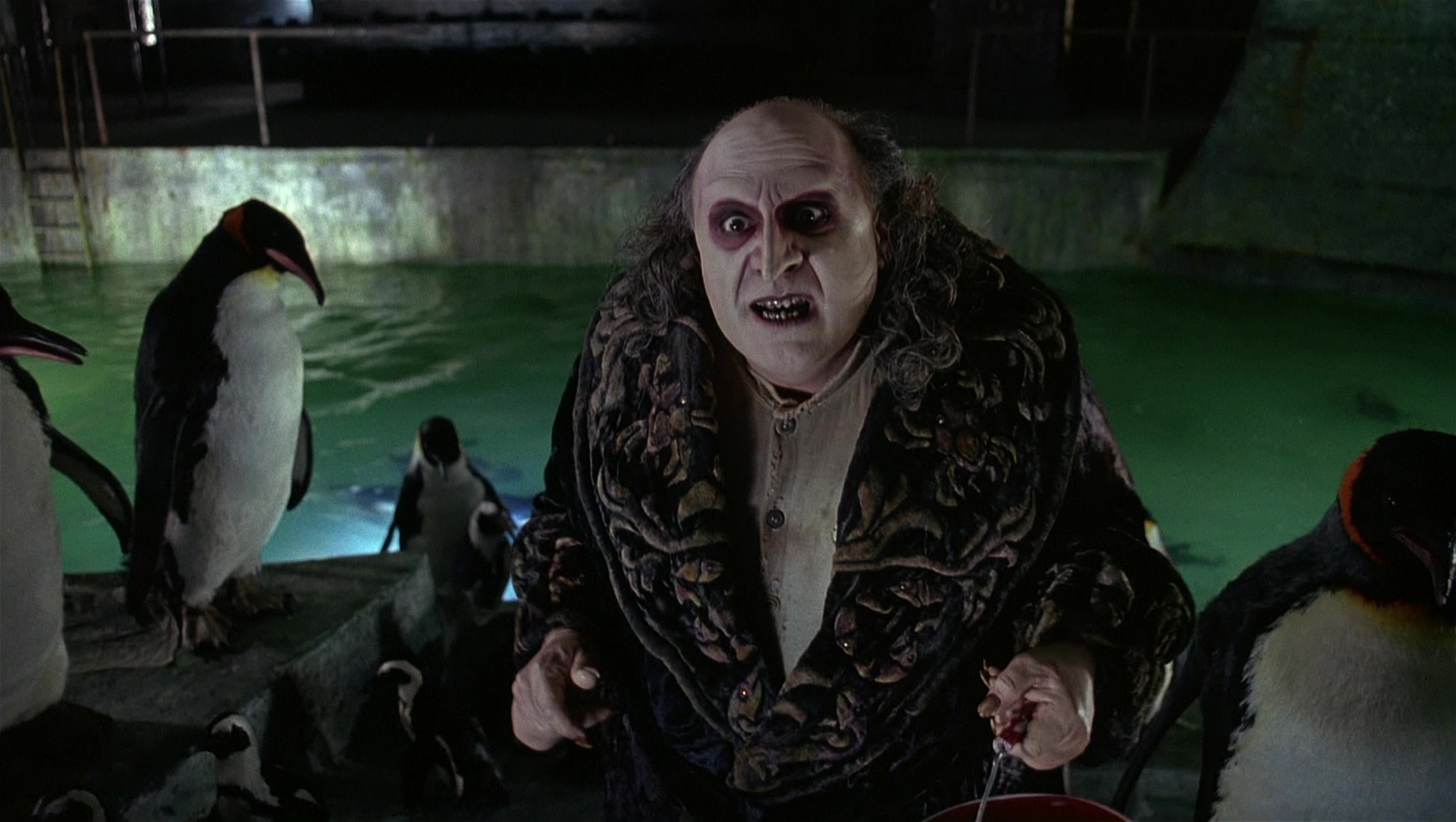 Batman Returns (1992), wide, 1.77:1 — film still