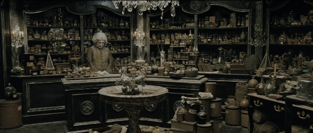 Wide shot frame from Perfume: The Story of a Murderer — room, table, mirror