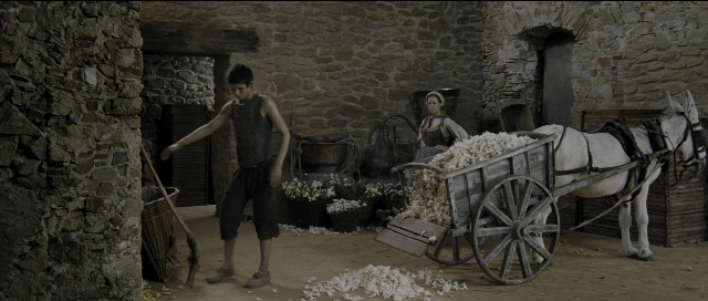 Wide shot frame from Perfume: The Story of a Murderer — sitting, standing, hat