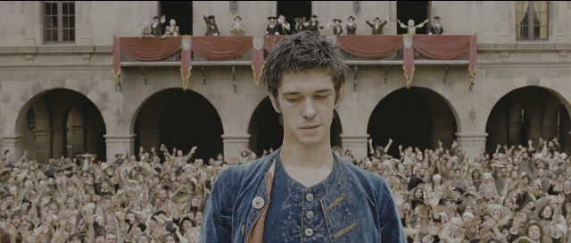 Wide shot frame from Perfume: The Story of a Murderer — standing, face, bag