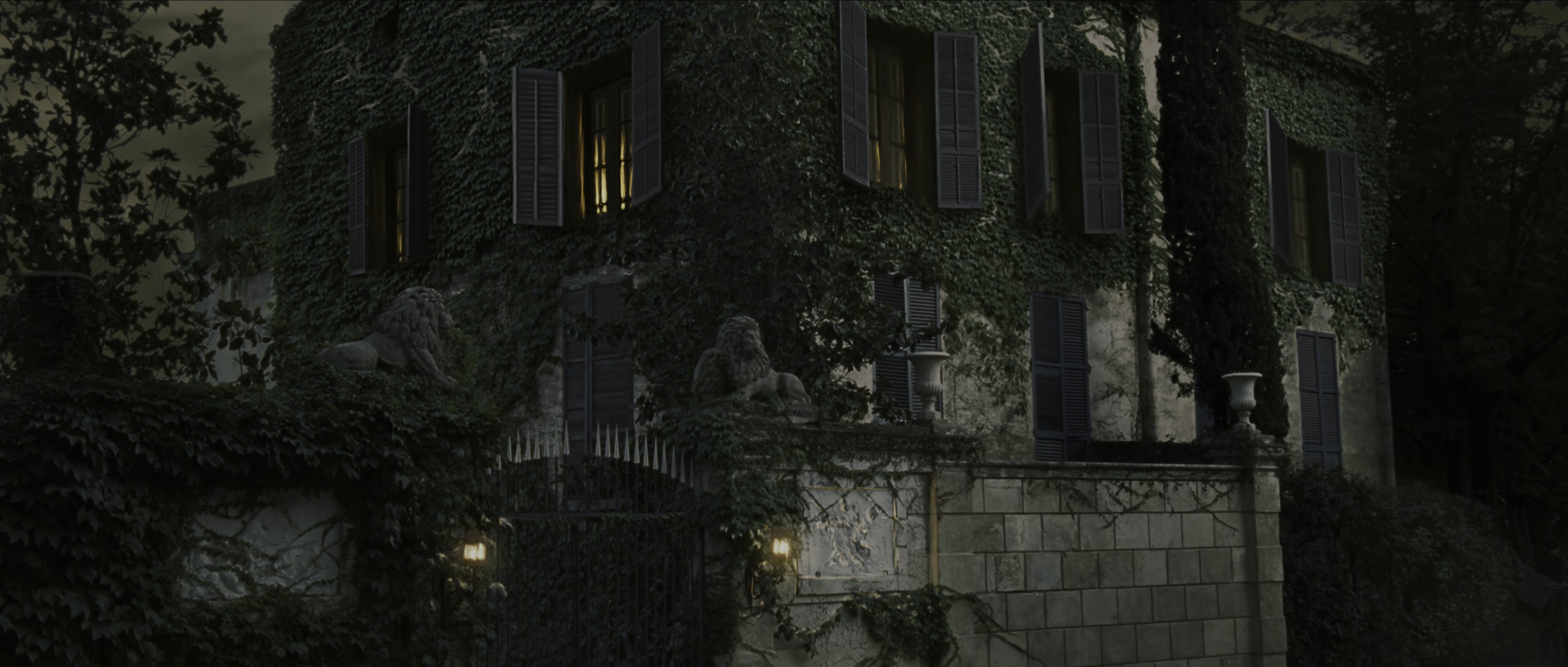 Perfume: The Story of a Murderer (2006), wide, 2.35:1 — film still