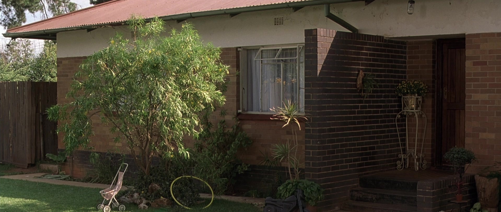Hotel Rwanda (2004), unknown, 2.36:1 — film still
