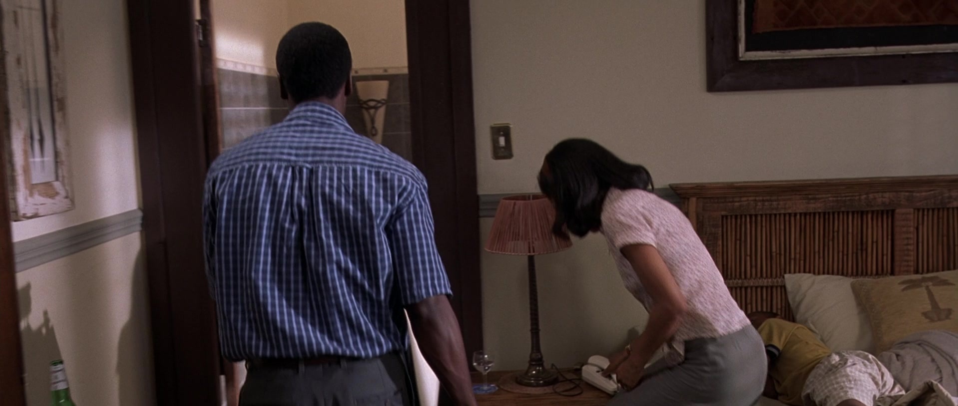 Hotel Rwanda (2004), wide, 2.36:1 — film still