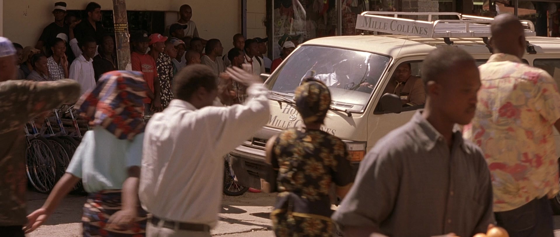 Hotel Rwanda (2004), wide, 2.36:1 — film still