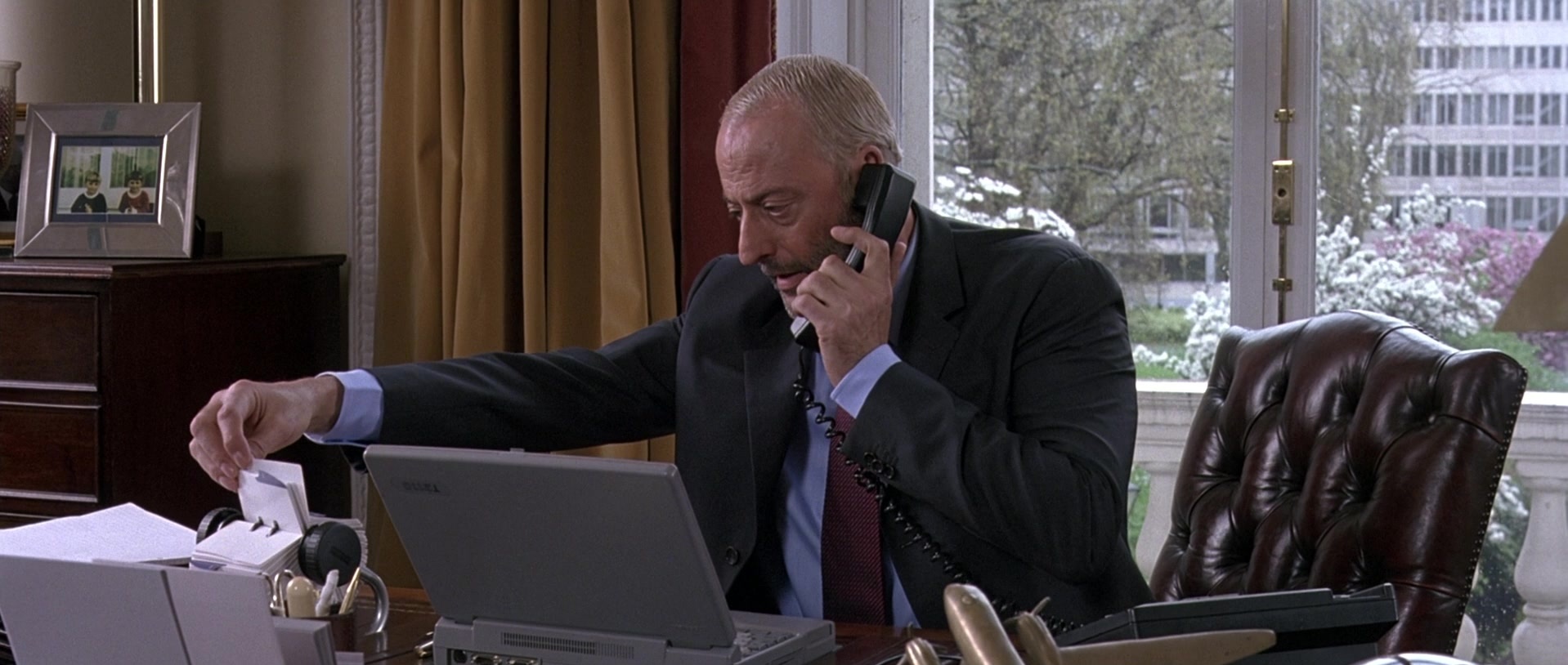 Hotel Rwanda (2004), wide, 2.36:1 — film still