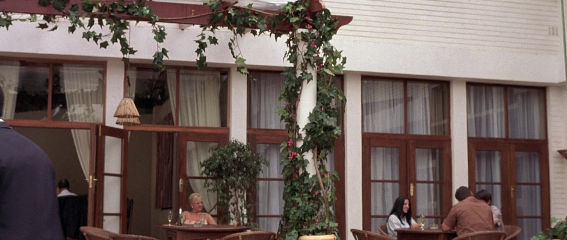 Hotel Rwanda (2004), wide, 2.36:1 — film still