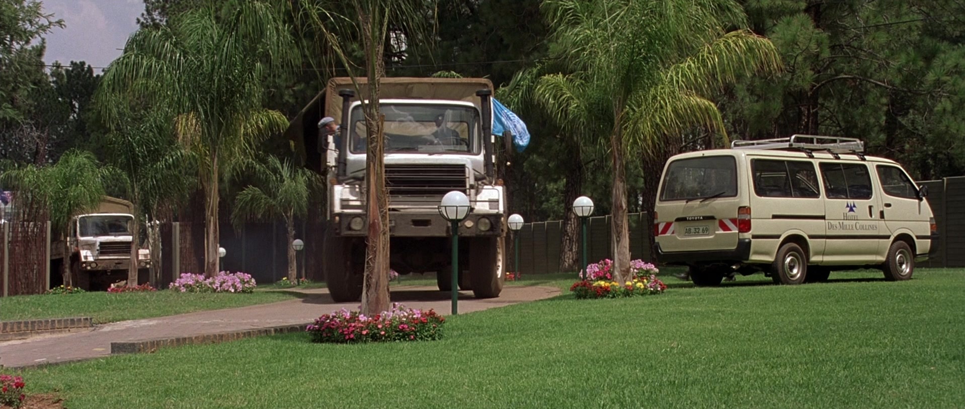 Hotel Rwanda (2004), wide, 2.36:1 — film still