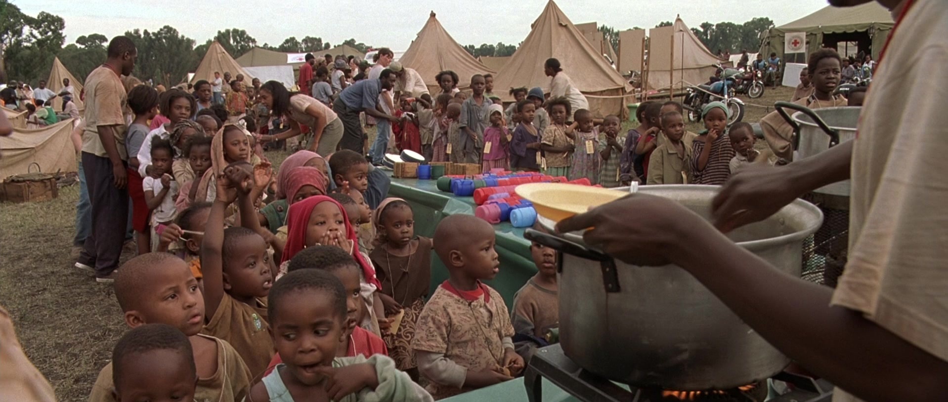 Hotel Rwanda (2004), wide, 2.36:1 — film still