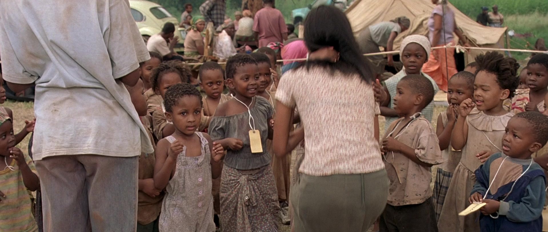 Hotel Rwanda (2004), wide, 2.36:1 — film still