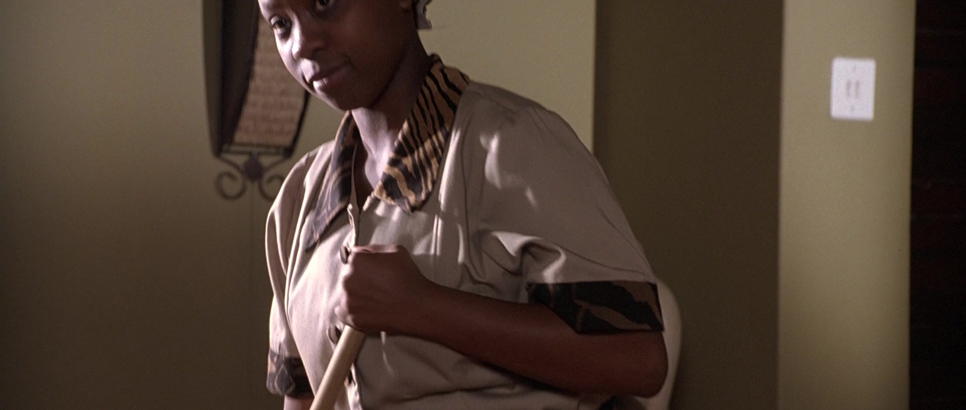 Hotel Rwanda (2004), wide, 2.36:1 — film still