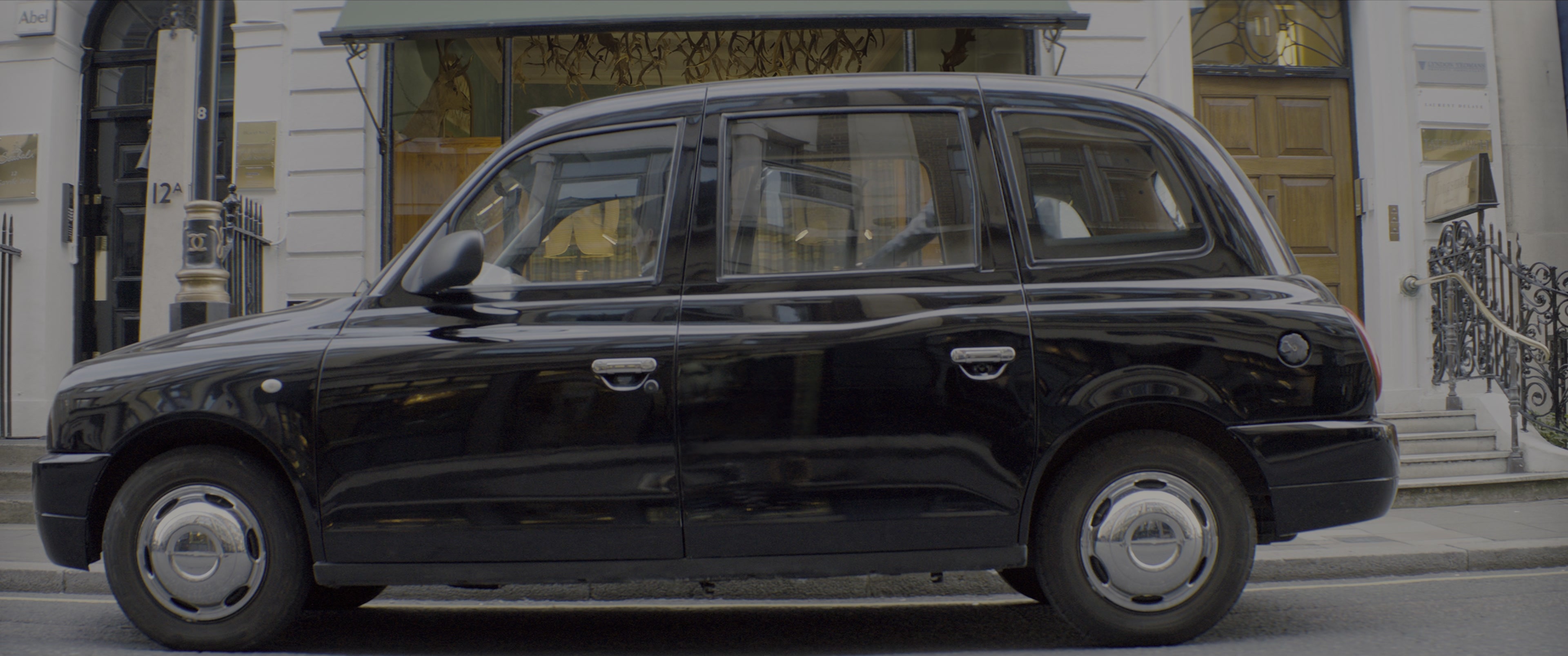 Kingsman: The Secret Service (2015), wide, 2.39:1 — film still