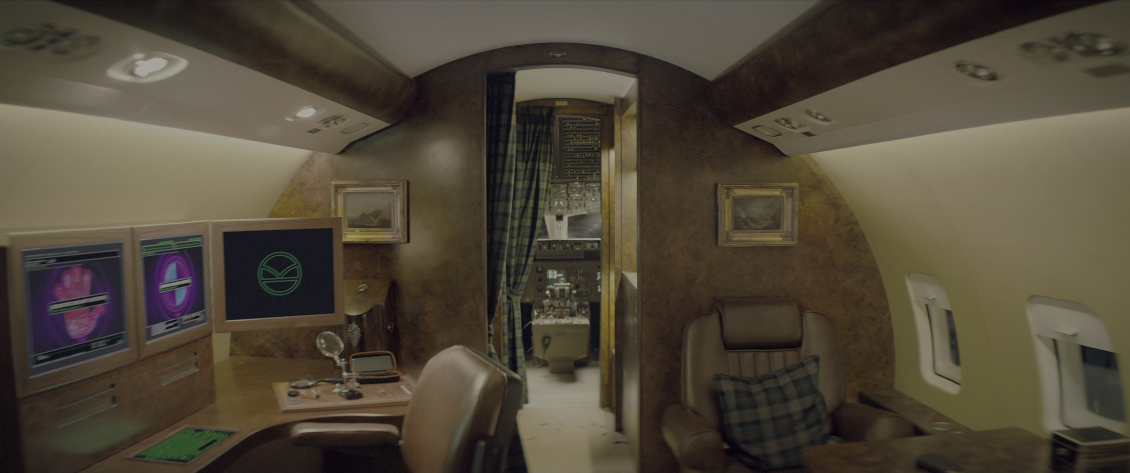 Kingsman: The Secret Service (2015), wide, 2.39:1 — film still