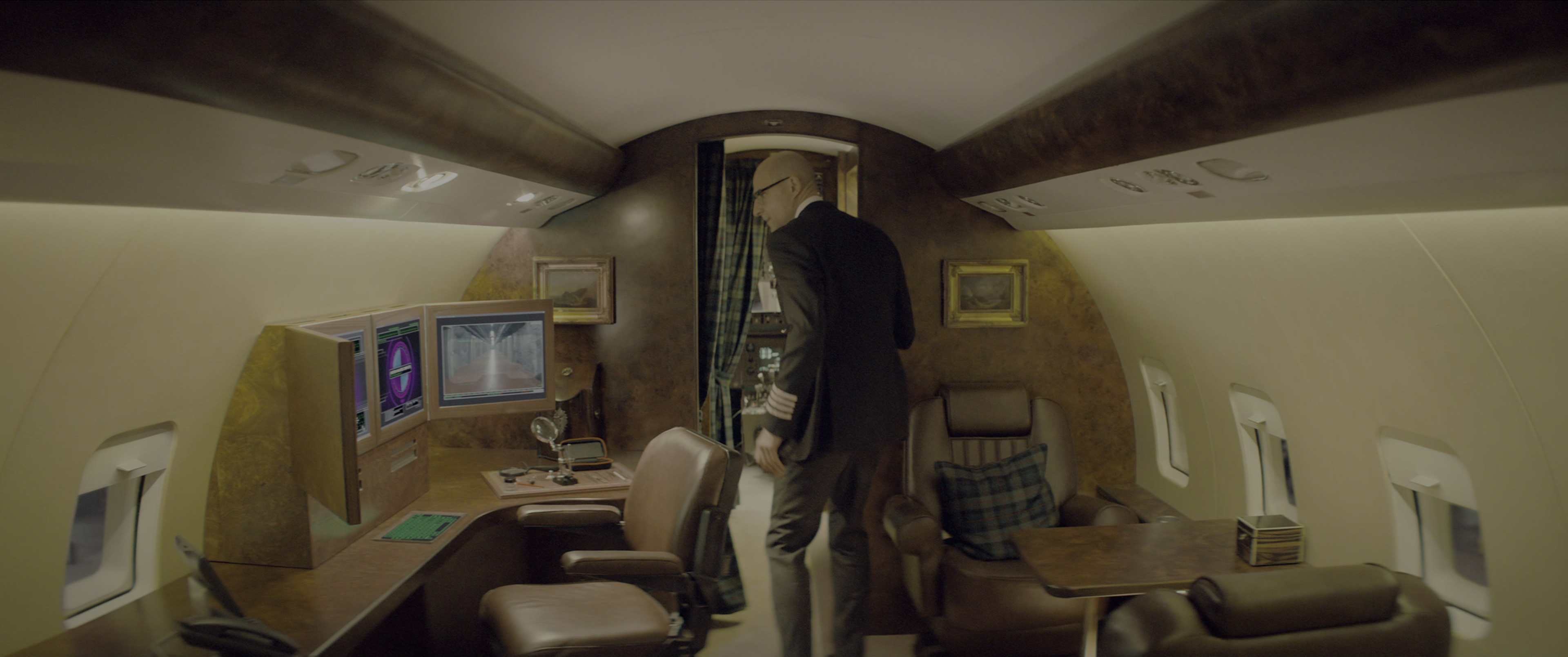Kingsman: The Secret Service (2015), wide, 2.39:1 — film still