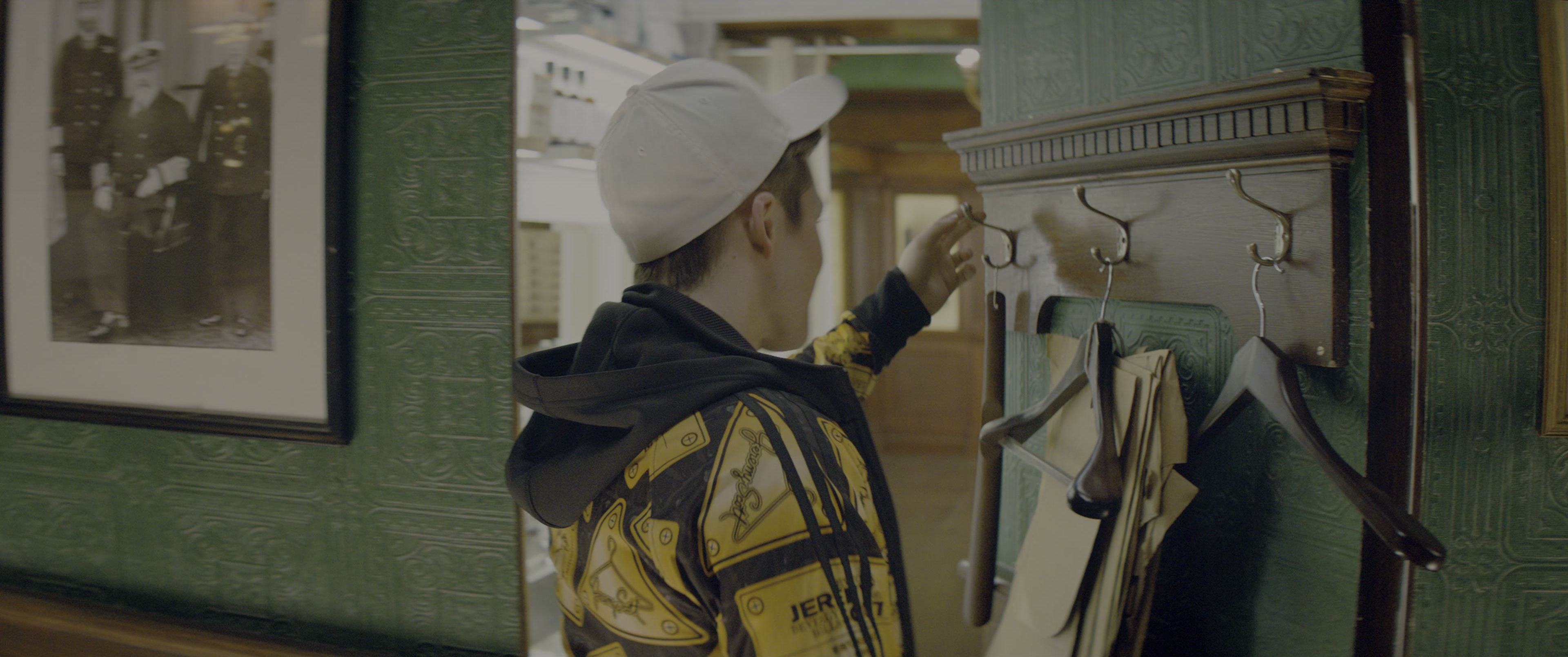 Kingsman: The Secret Service (2015), wide, 2.39:1 — film still