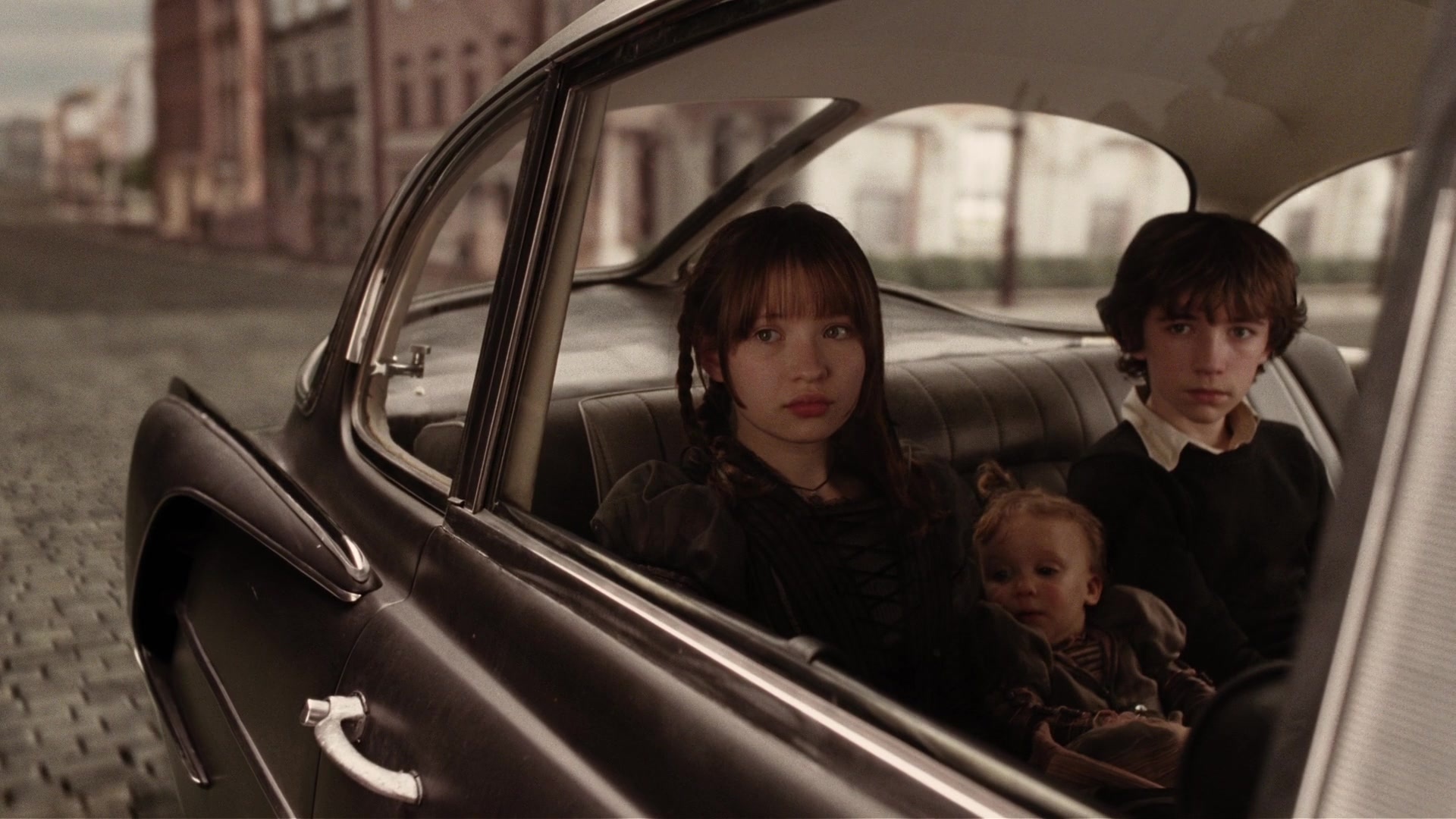 A Series of Unfortunate Events (2004), wide, 1.78:1 — film still