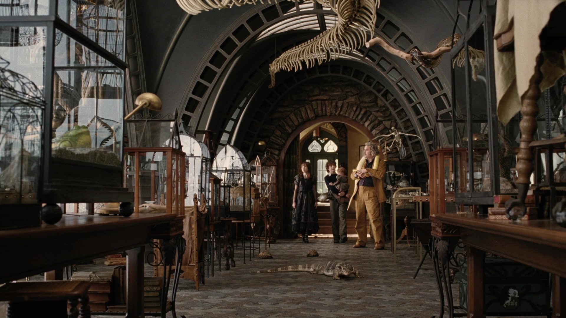 A Series of Unfortunate Events (2004), wide, 1.78:1 — film still