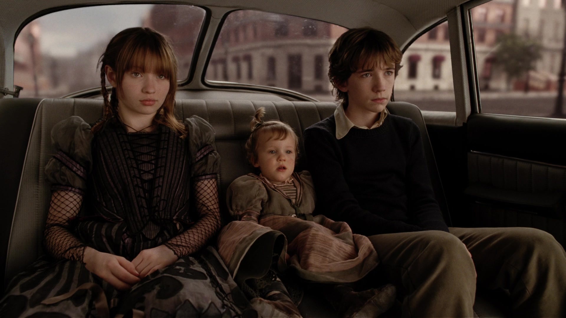 A Series of Unfortunate Events (2004), wide, 1.78:1 — film still