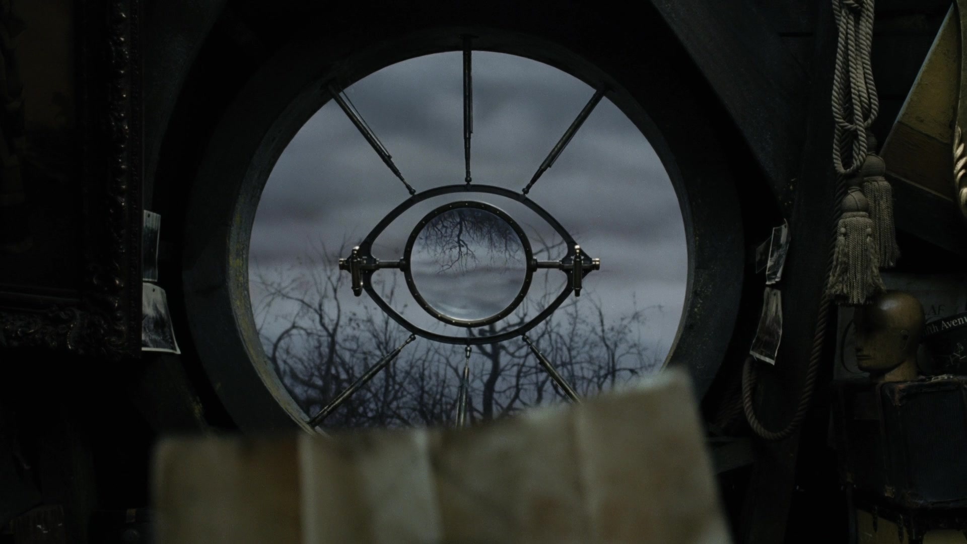 A Series of Unfortunate Events (2004), wide, 1.78:1 — film still