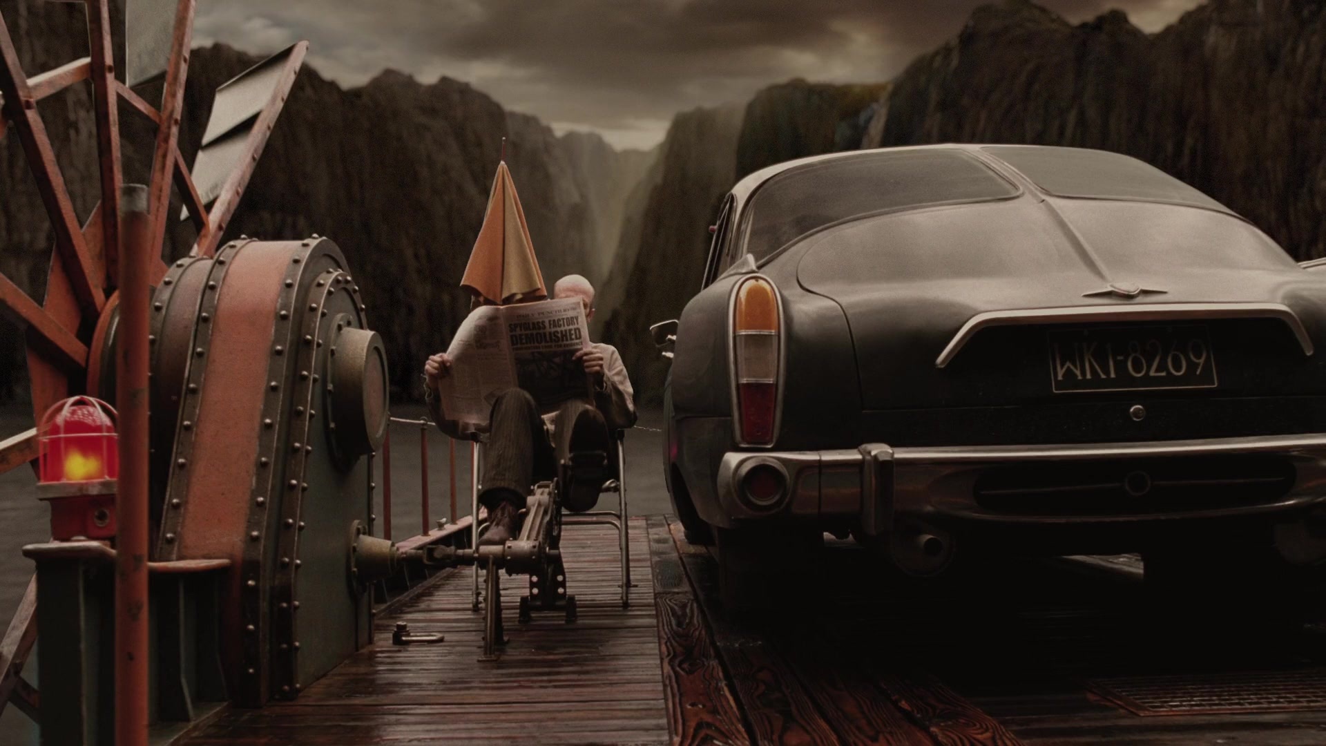 A Series of Unfortunate Events (2004), wide, 1.78:1 — film still