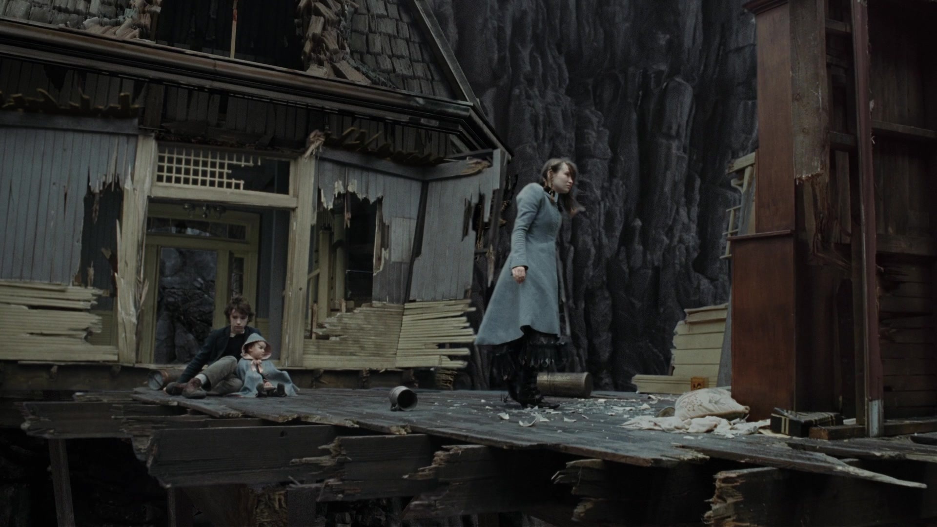 A Series of Unfortunate Events (2004), wide, 1.78:1 — film still