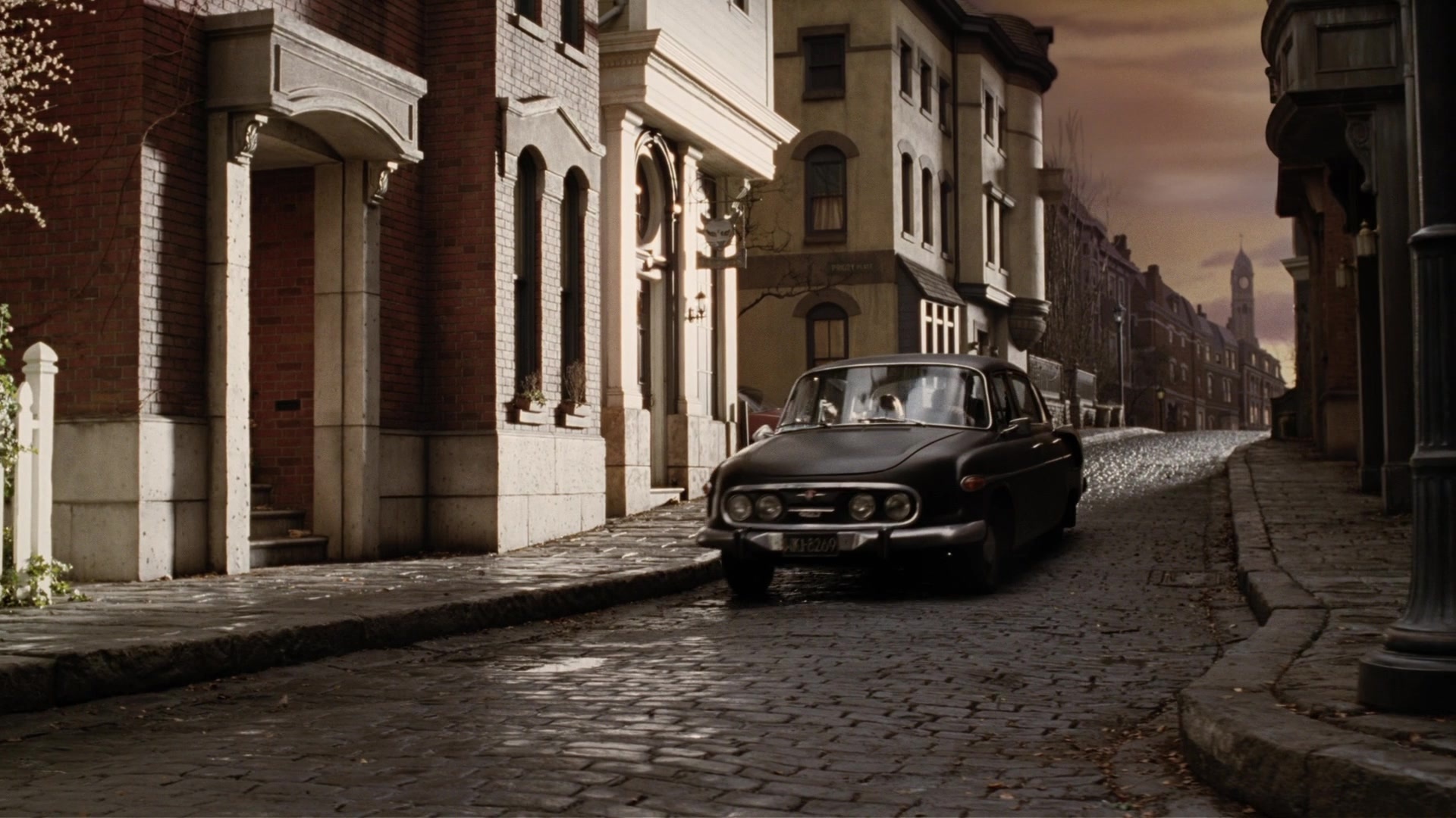 A Series of Unfortunate Events (2004), wide, 1.78:1 — film still