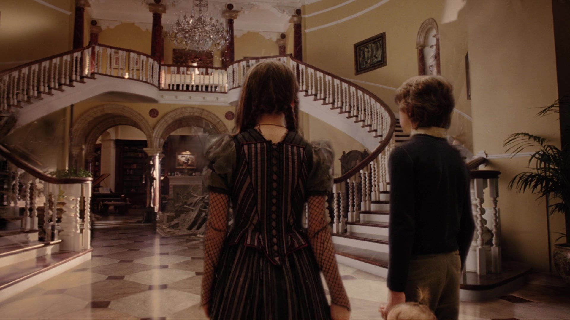 A Series of Unfortunate Events (2004), wide, 1.78:1 — film still