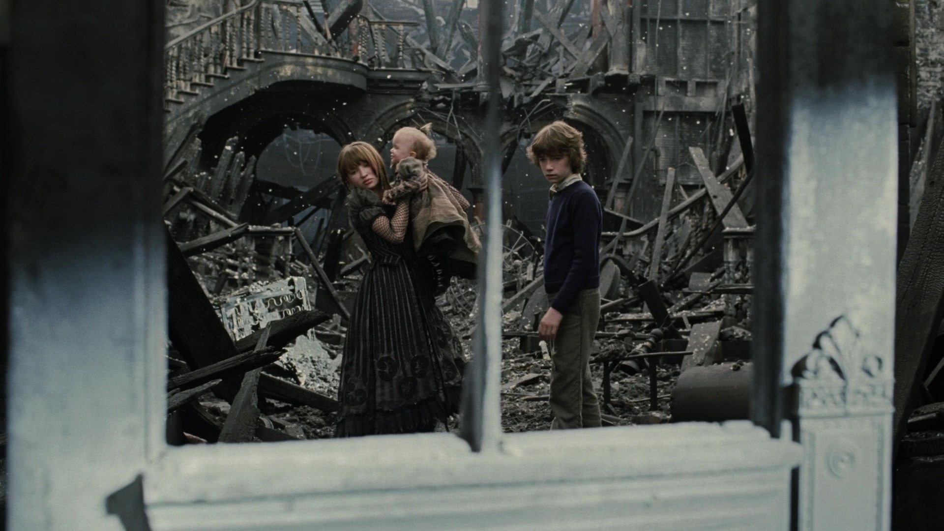 A Series of Unfortunate Events (2004), wide, 1.78:1 — film still