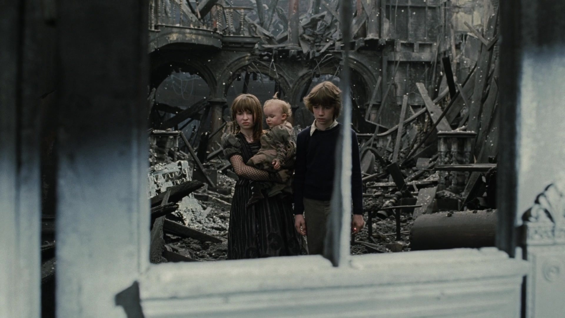 A Series of Unfortunate Events (2004), wide, 1.78:1 — film still