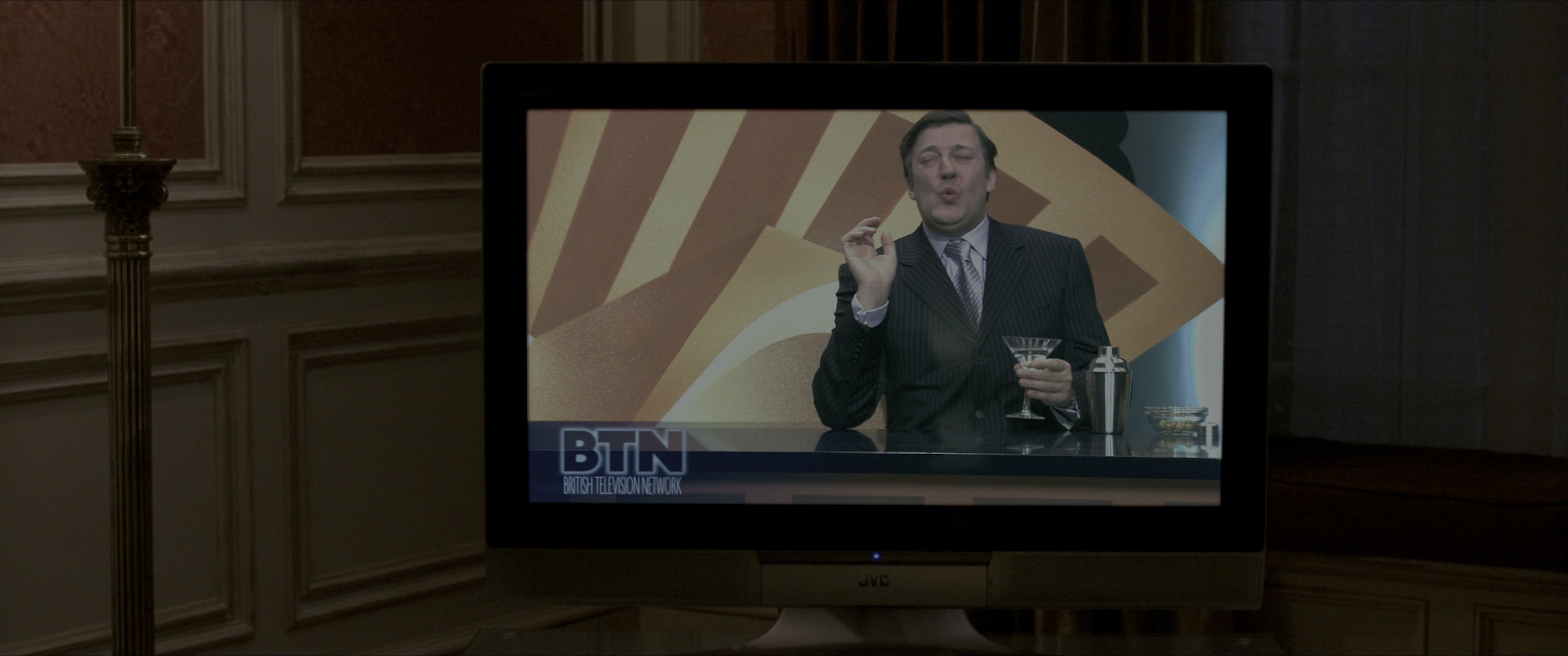 V for Vendetta (2006), wide, 2.39:1 — film still