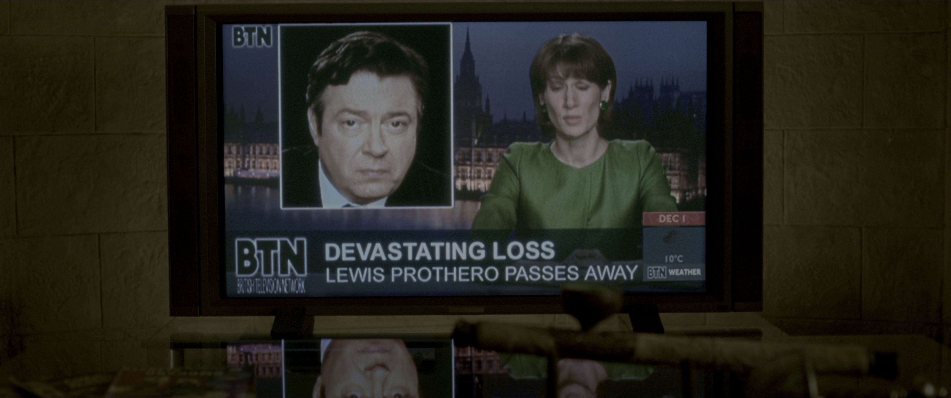 V for Vendetta (2006), wide, 2.39:1 — film still