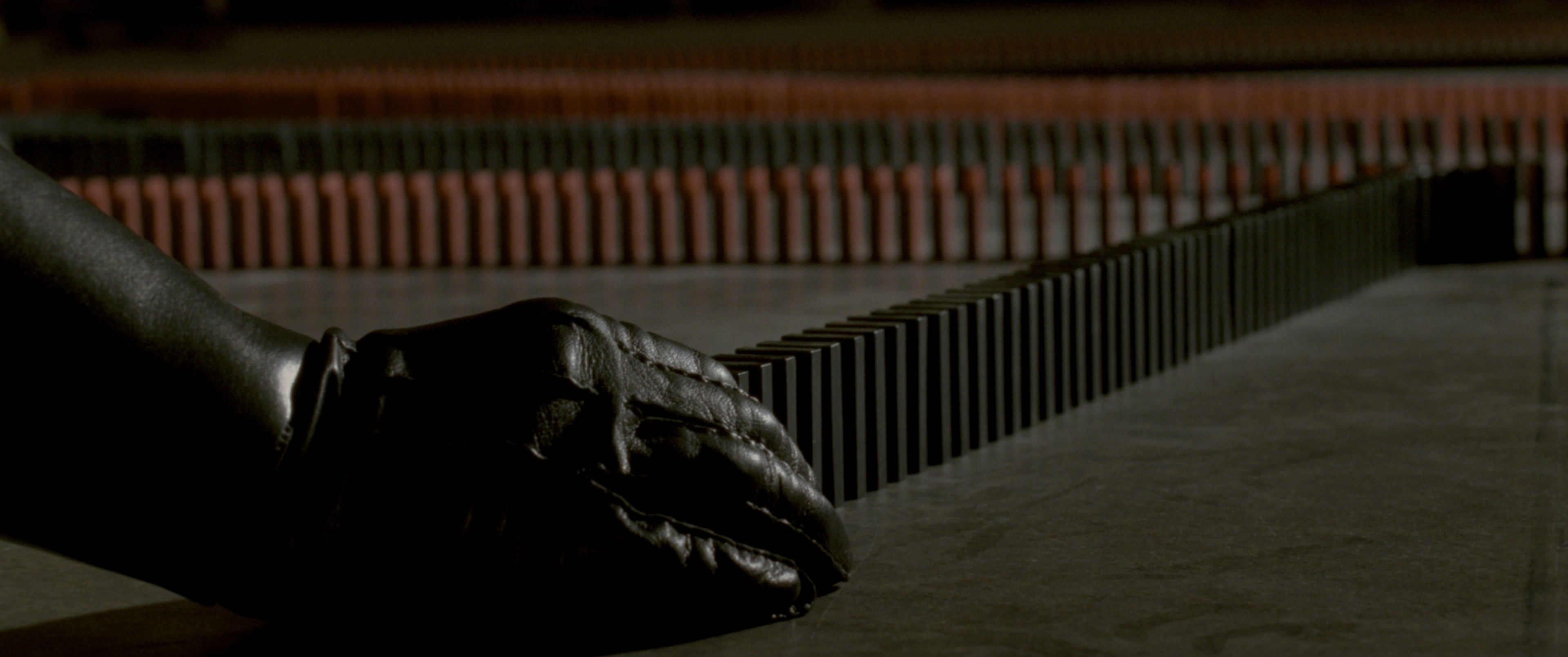 V for Vendetta (2006), wide, 2.39:1 — film still
