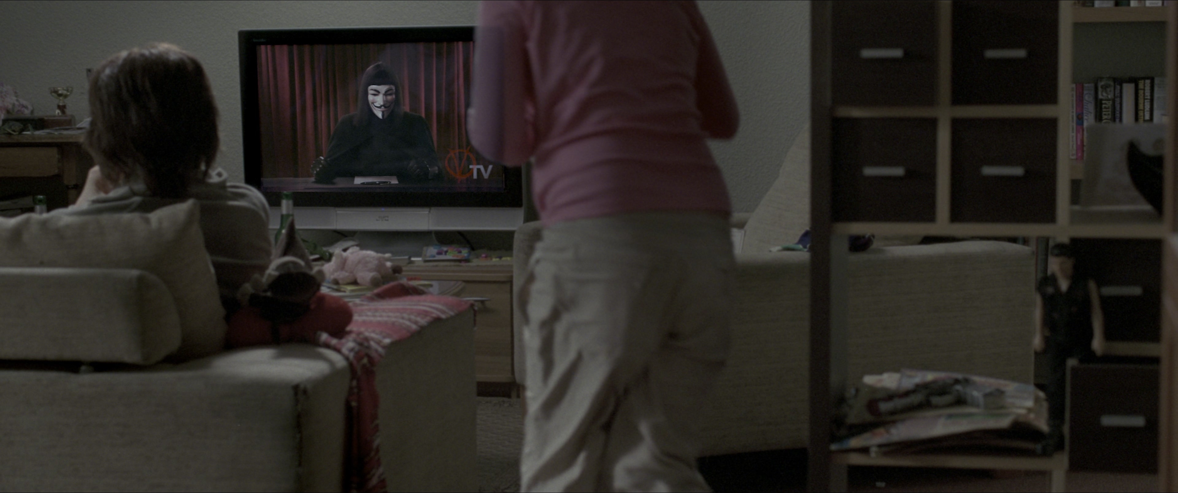 V for Vendetta (2006), wide, 2.39:1 — film still