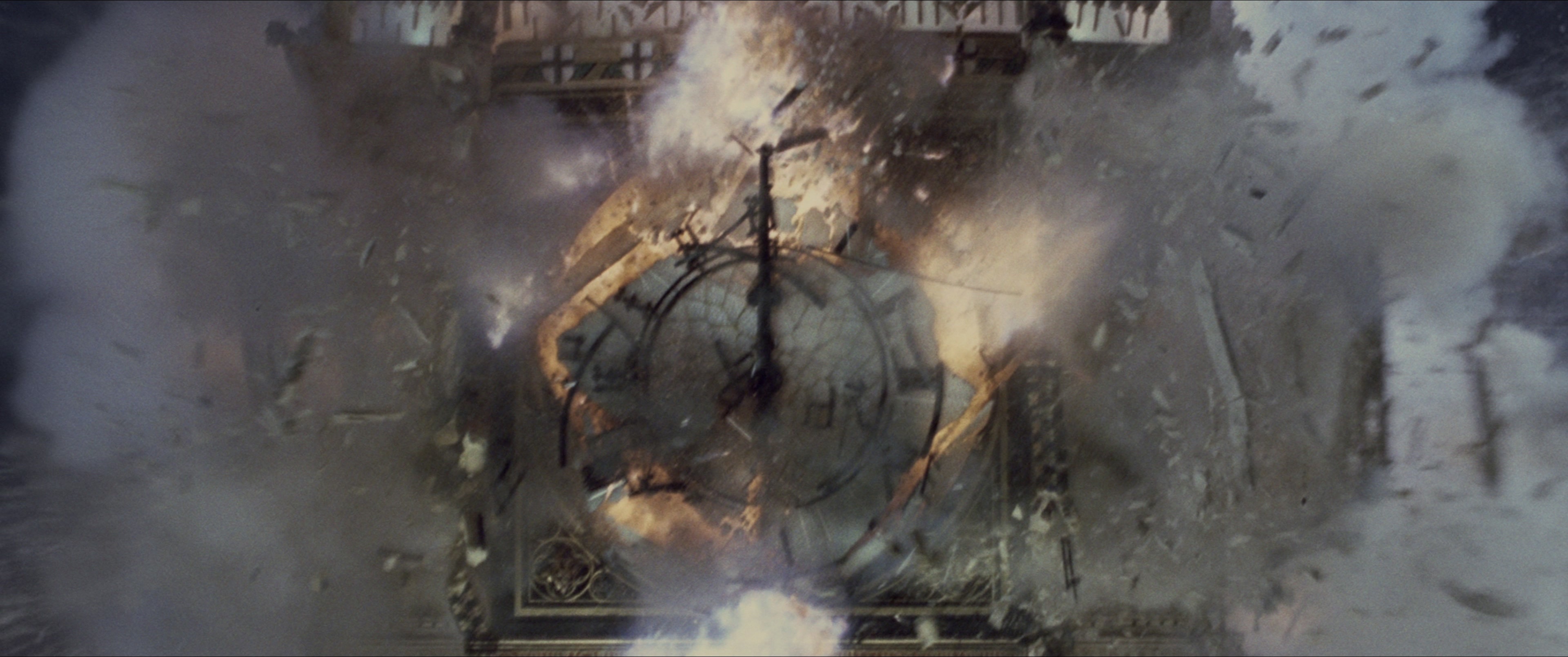 V for Vendetta (2006), wide, 2.39:1 — film still