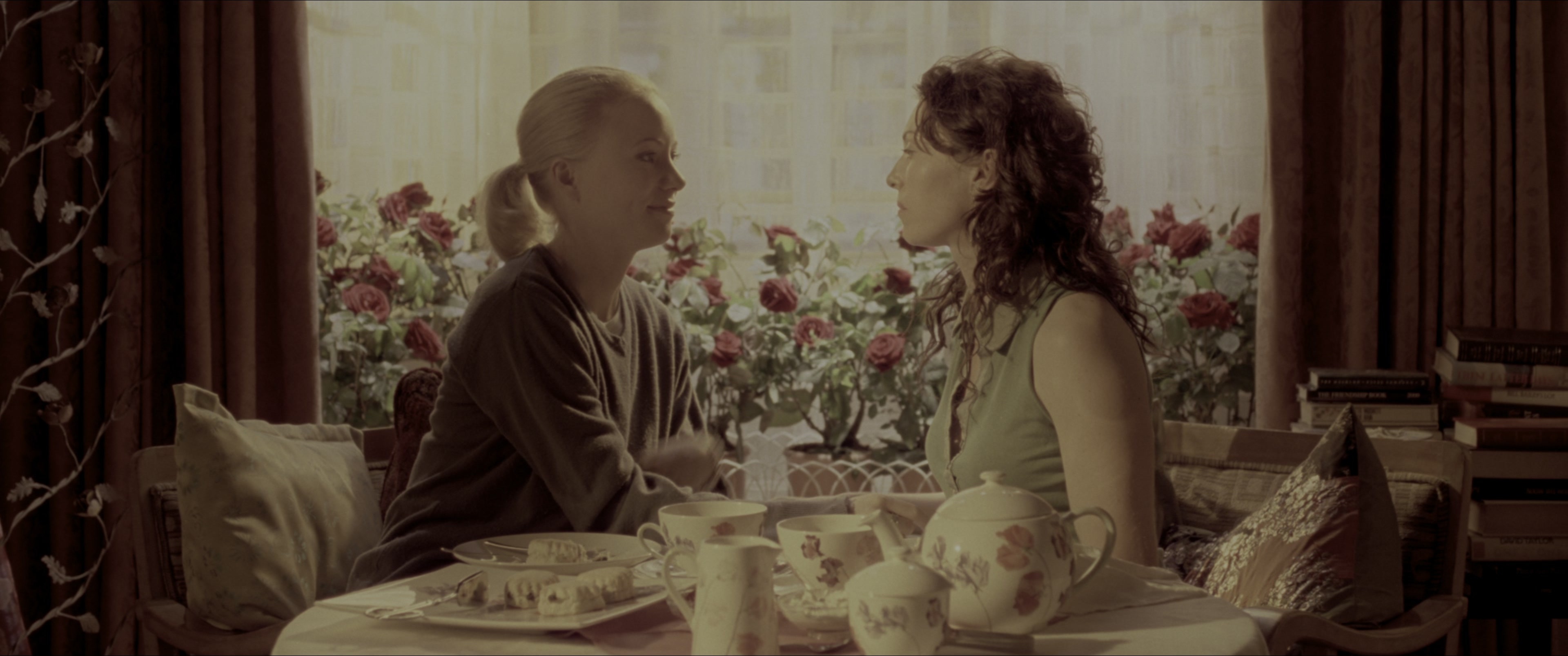 V for Vendetta (2006), wide, 2.39:1 — film still