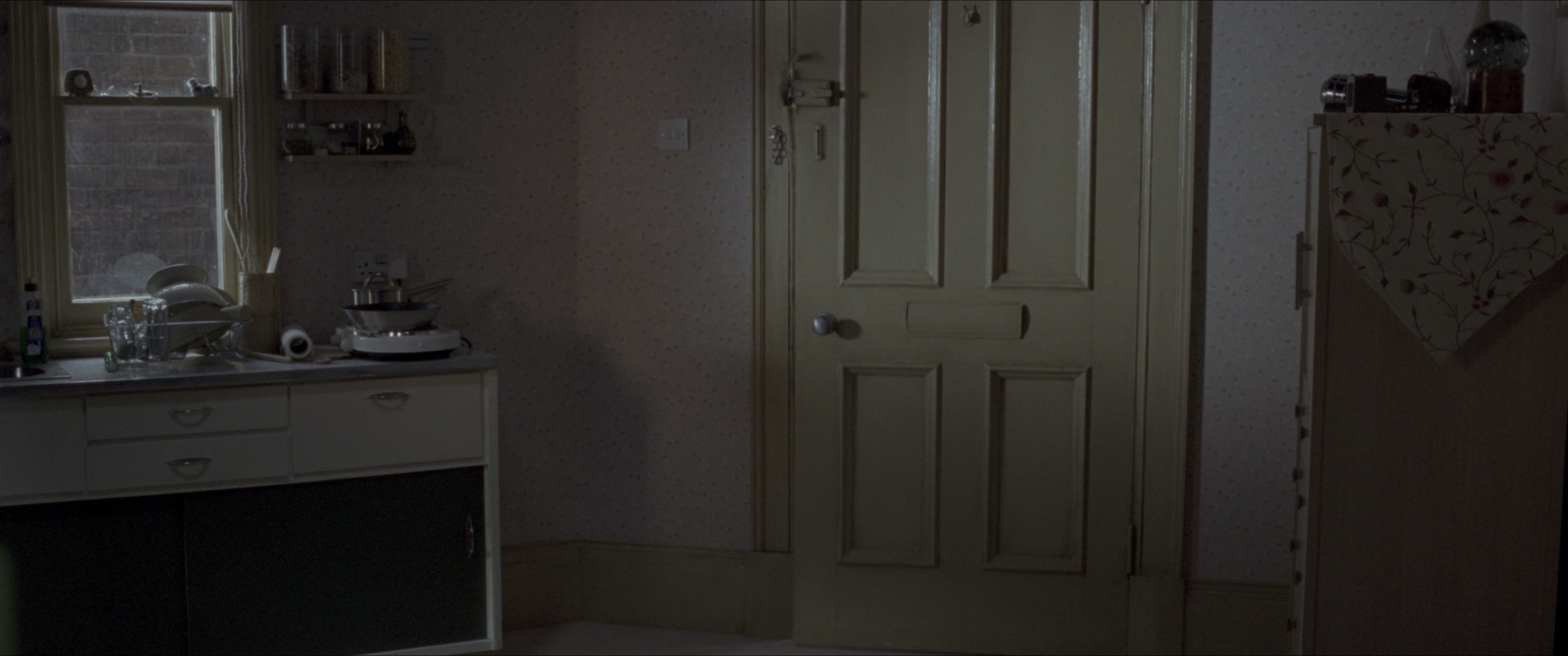V for Vendetta (2006), wide, 2.39:1 — film still