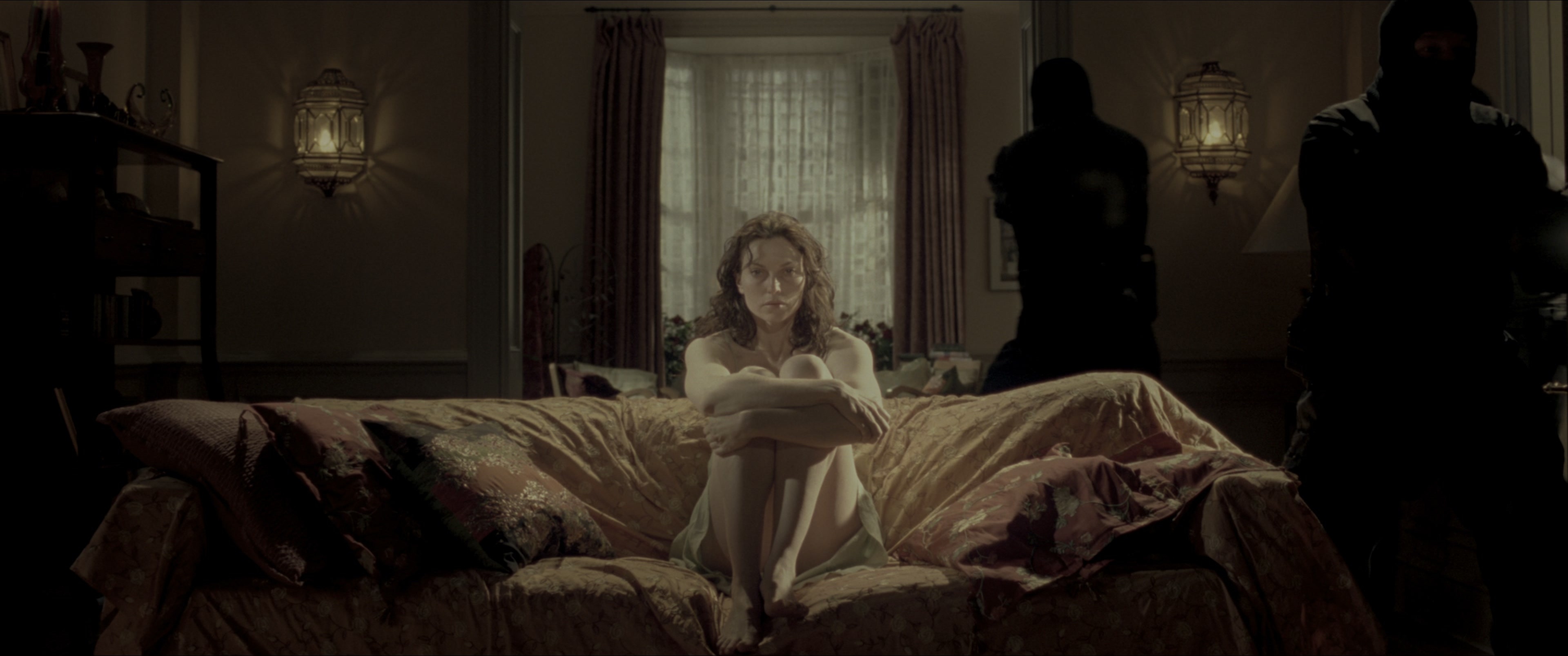 V for Vendetta (2006), wide, 2.39:1 — film still