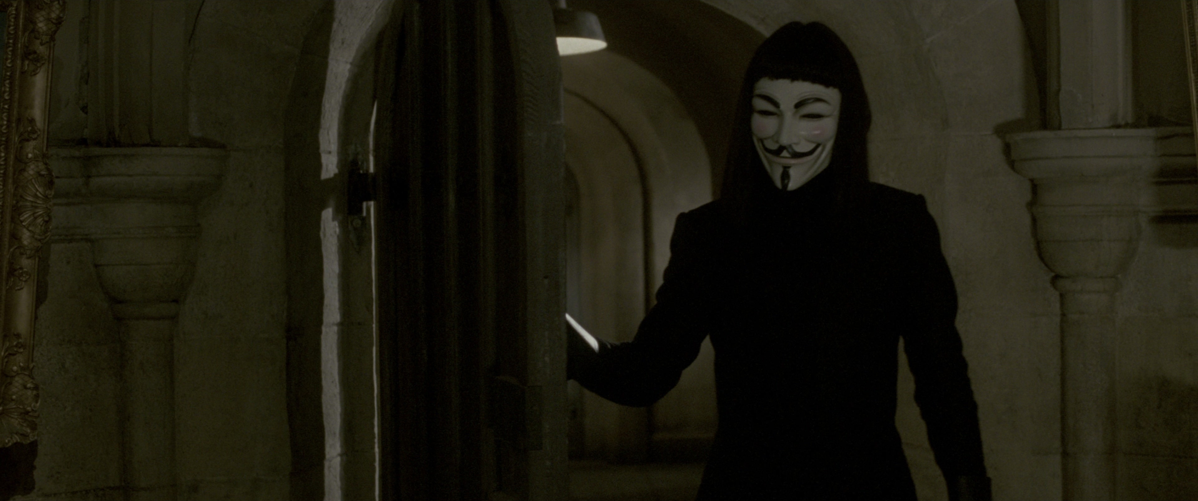 V for Vendetta (2006), wide, 2.39:1 — film still