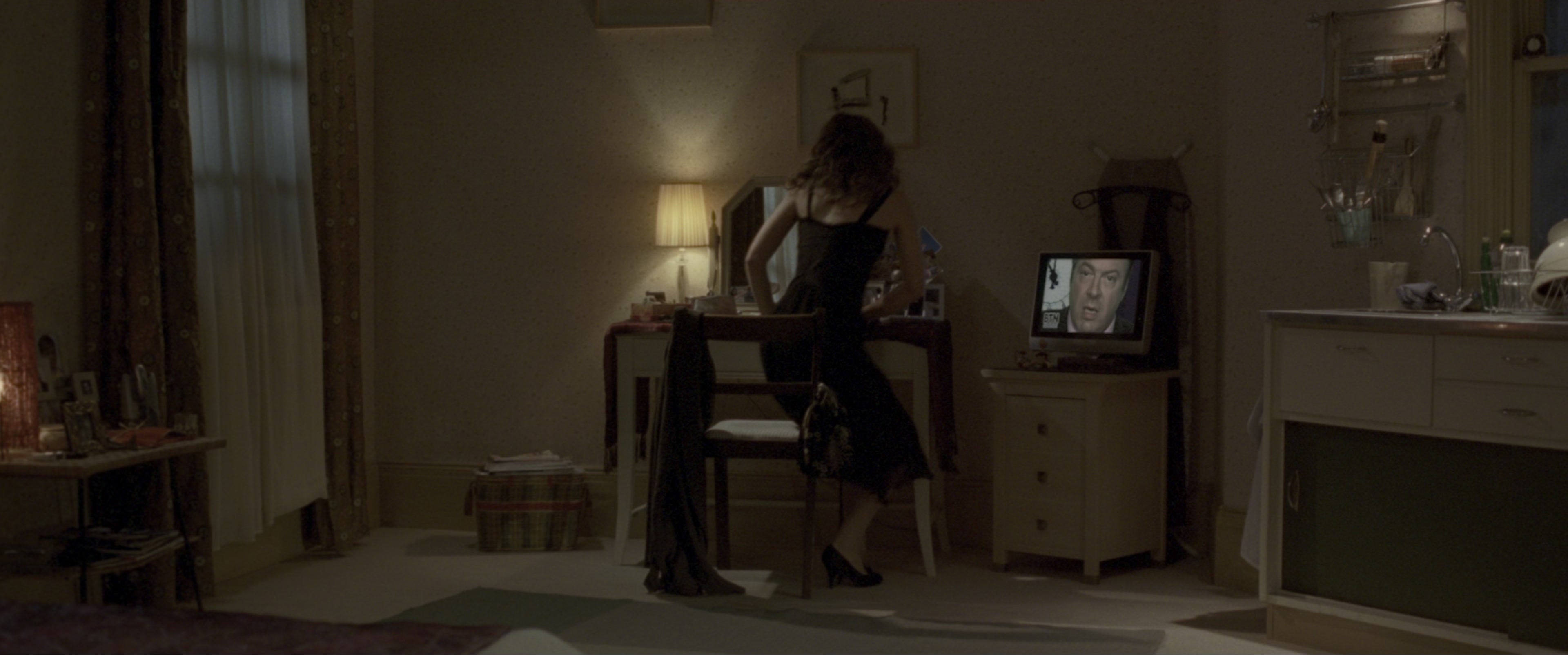 V for Vendetta (2006), wide, 2.39:1 — film still