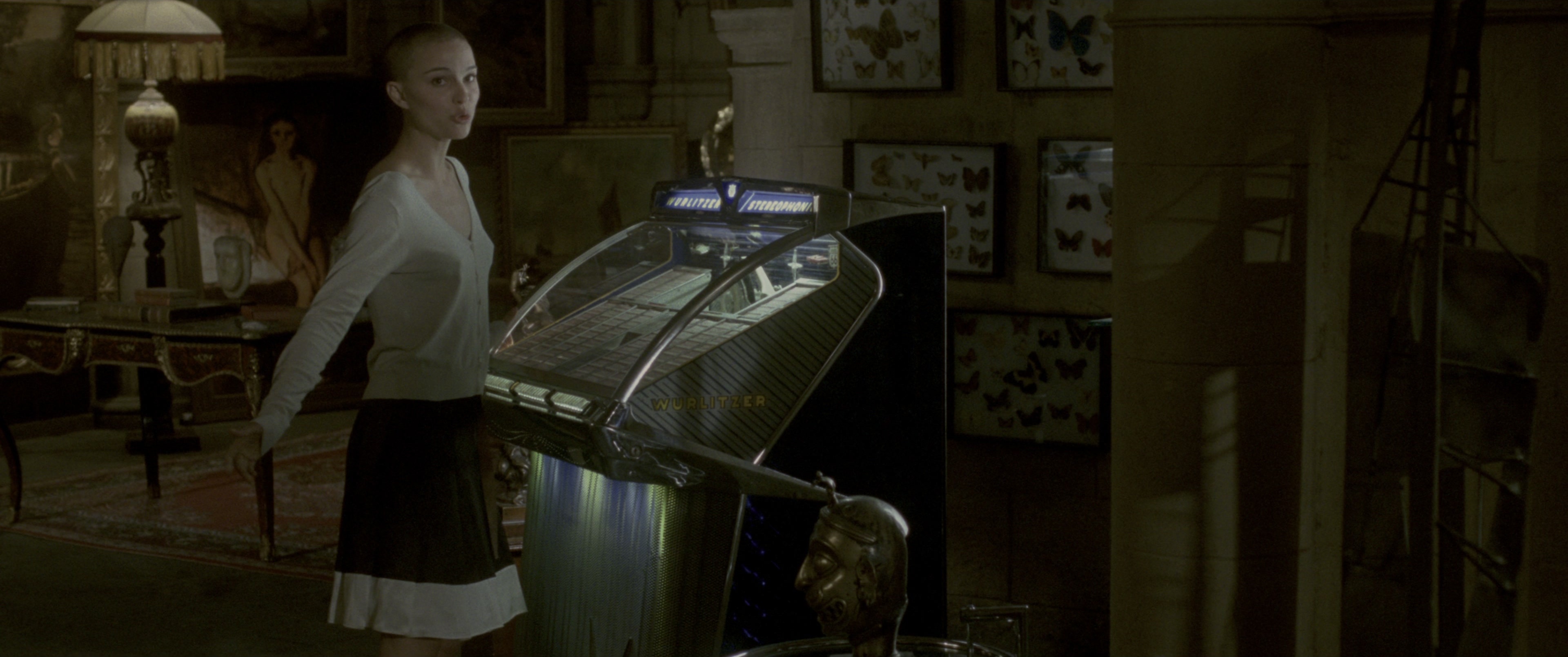 V for Vendetta (2006), wide, 2.39:1 — film still