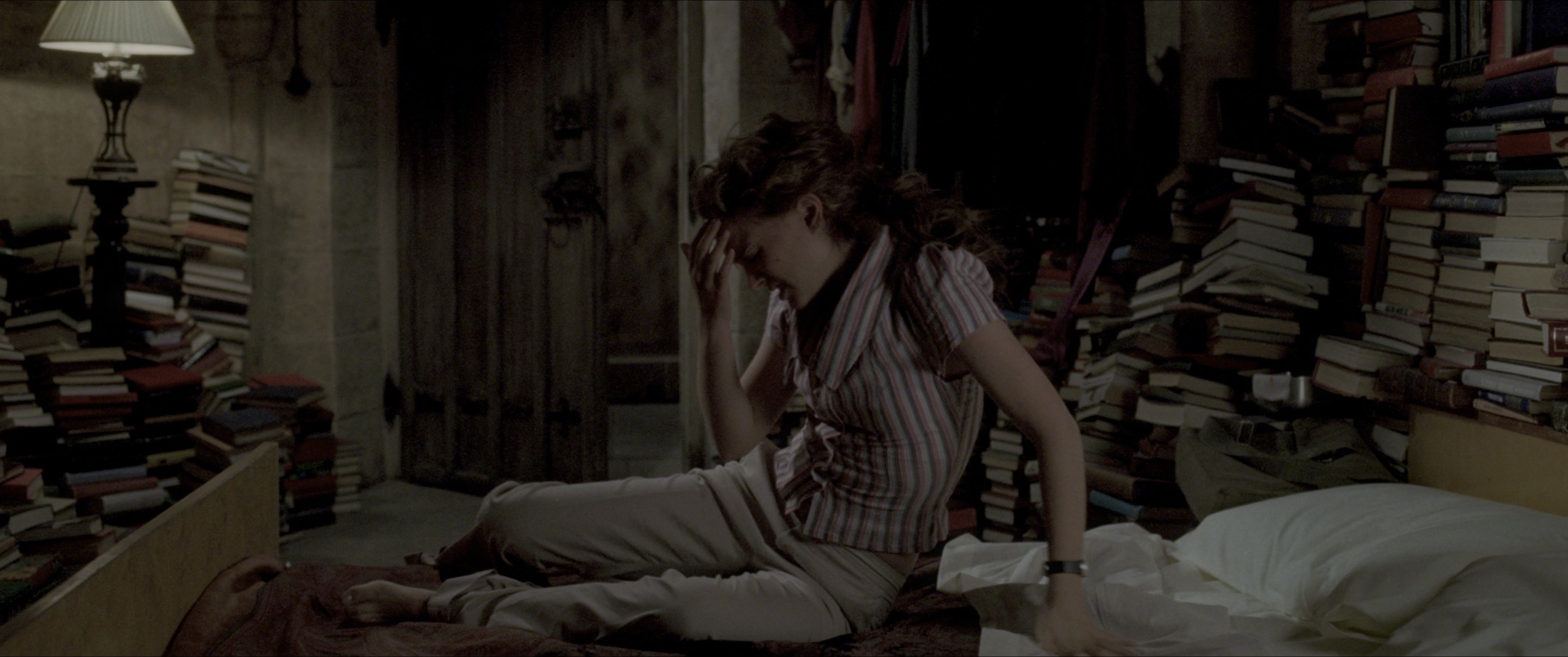 V for Vendetta (2006), wide, 2.39:1 — film still
