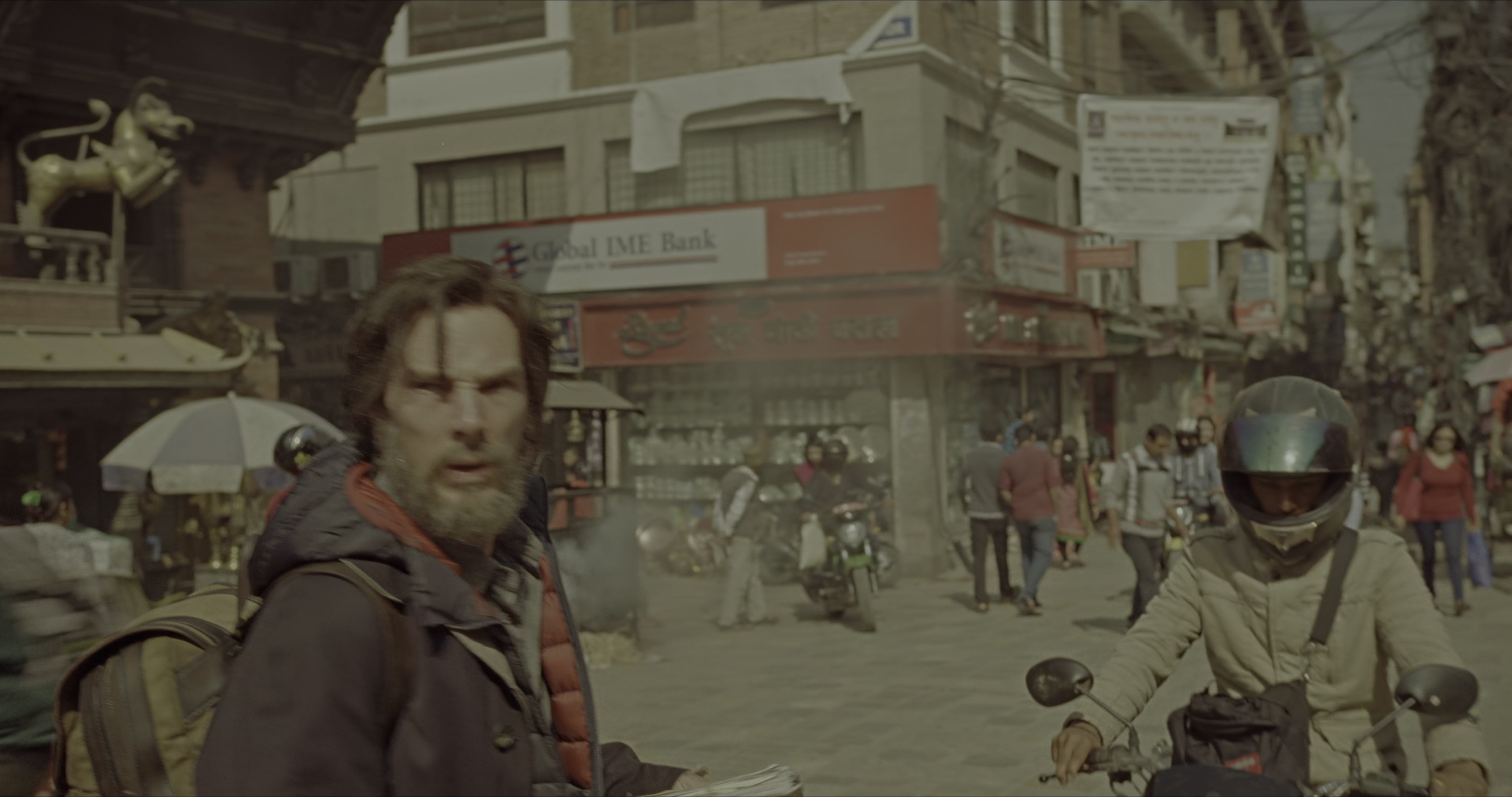 Doctor Strange (2016), wide, 1.90:1 — film still