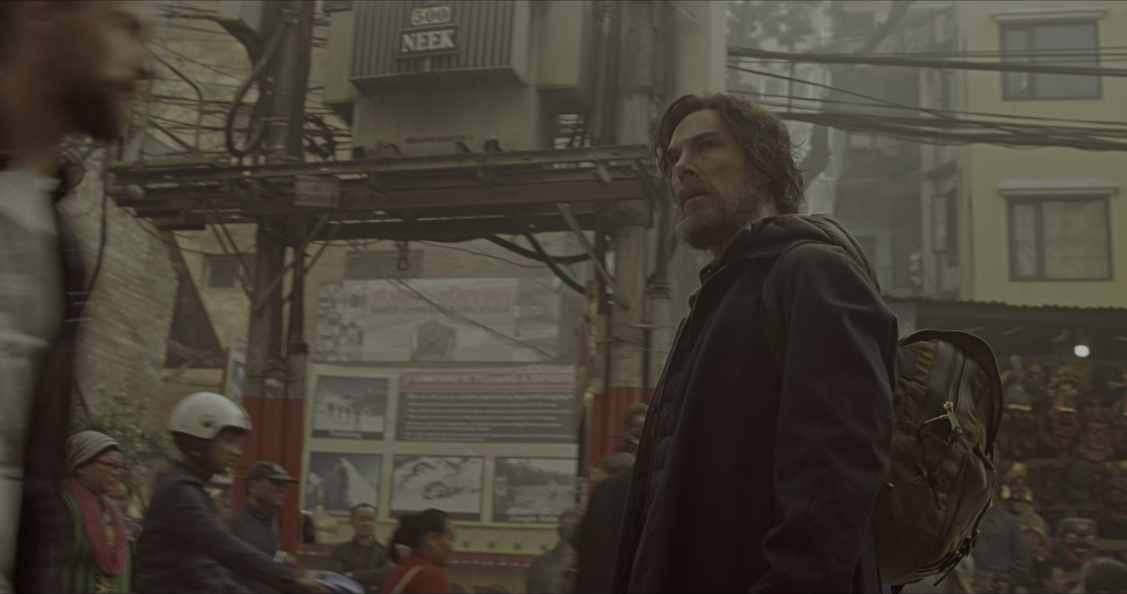 Doctor Strange (2016), wide, 1.90:1 — film still