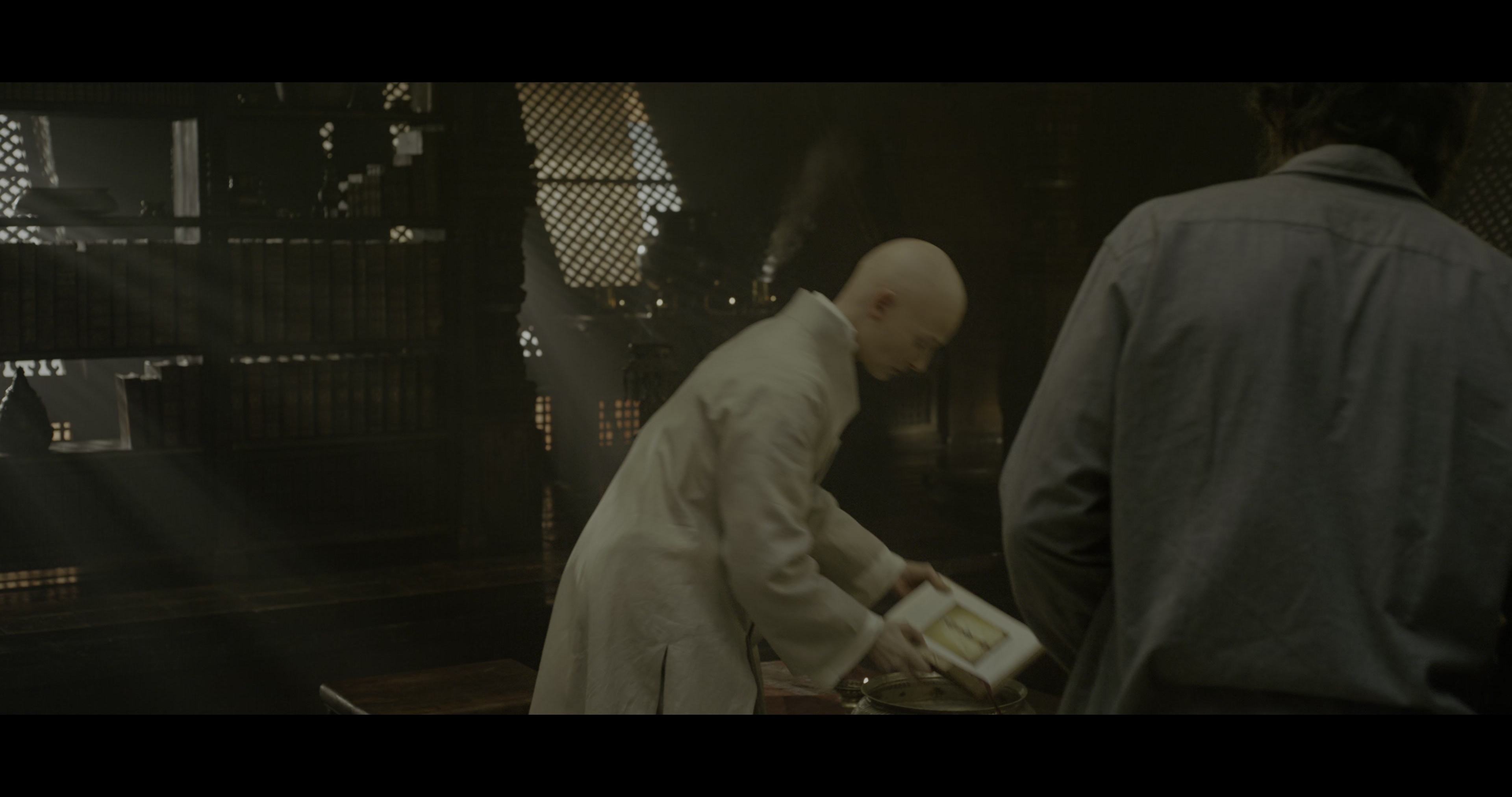 Doctor Strange (2016), wide, 1.90:1 — film still