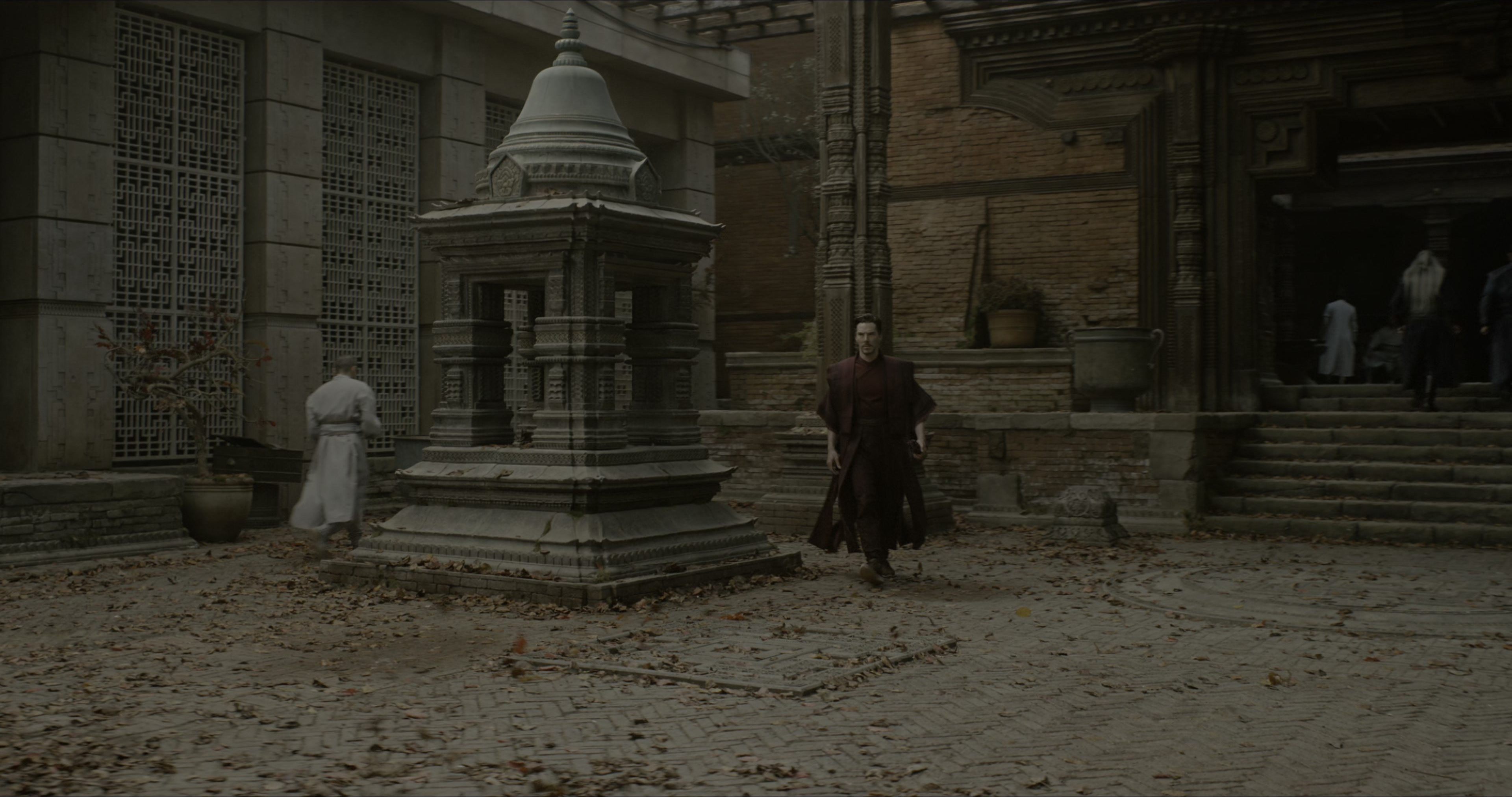 Doctor Strange (2016), wide, 1.90:1 — film still