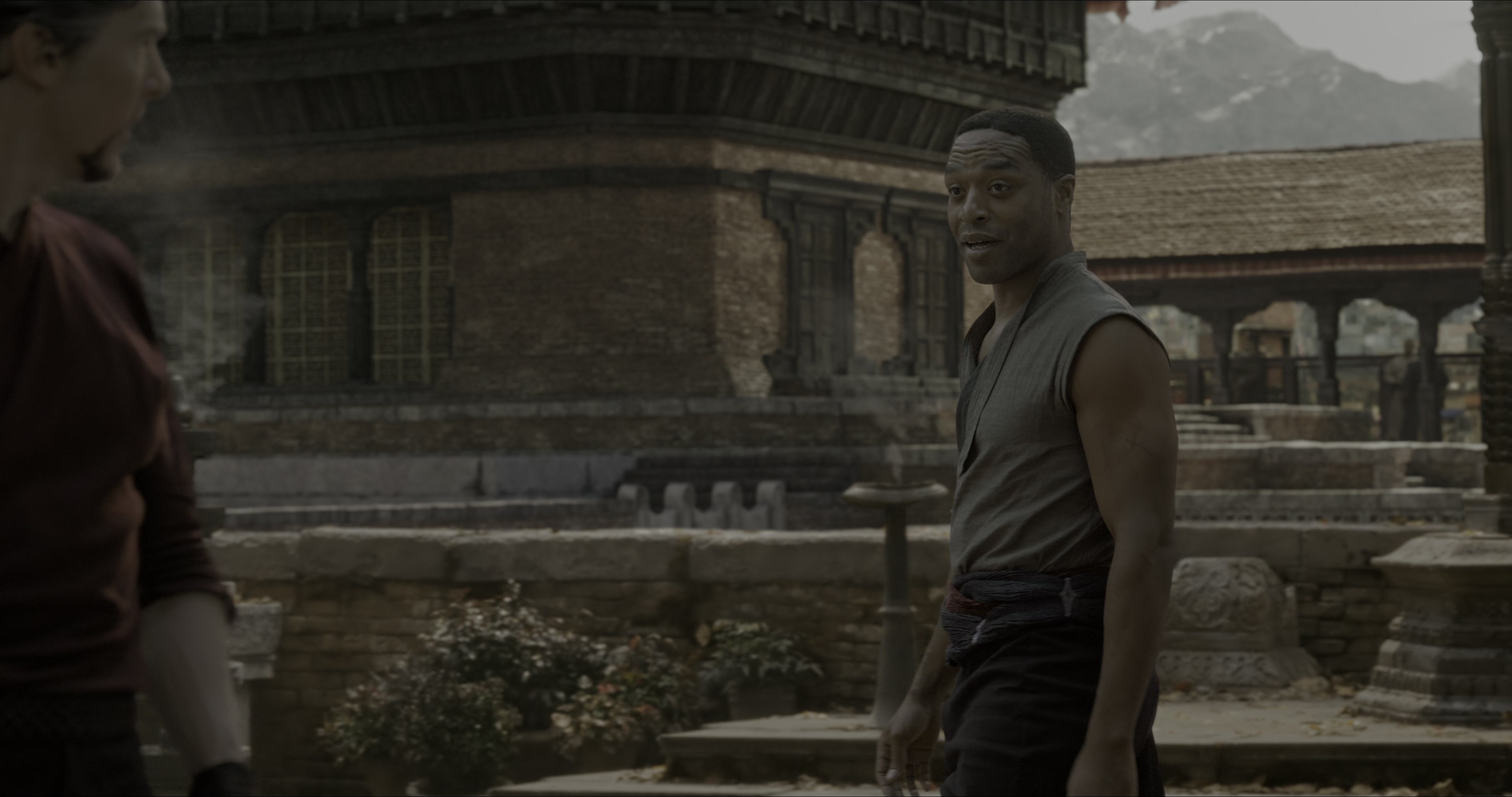 Doctor Strange (2016), wide, 1.90:1 — film still