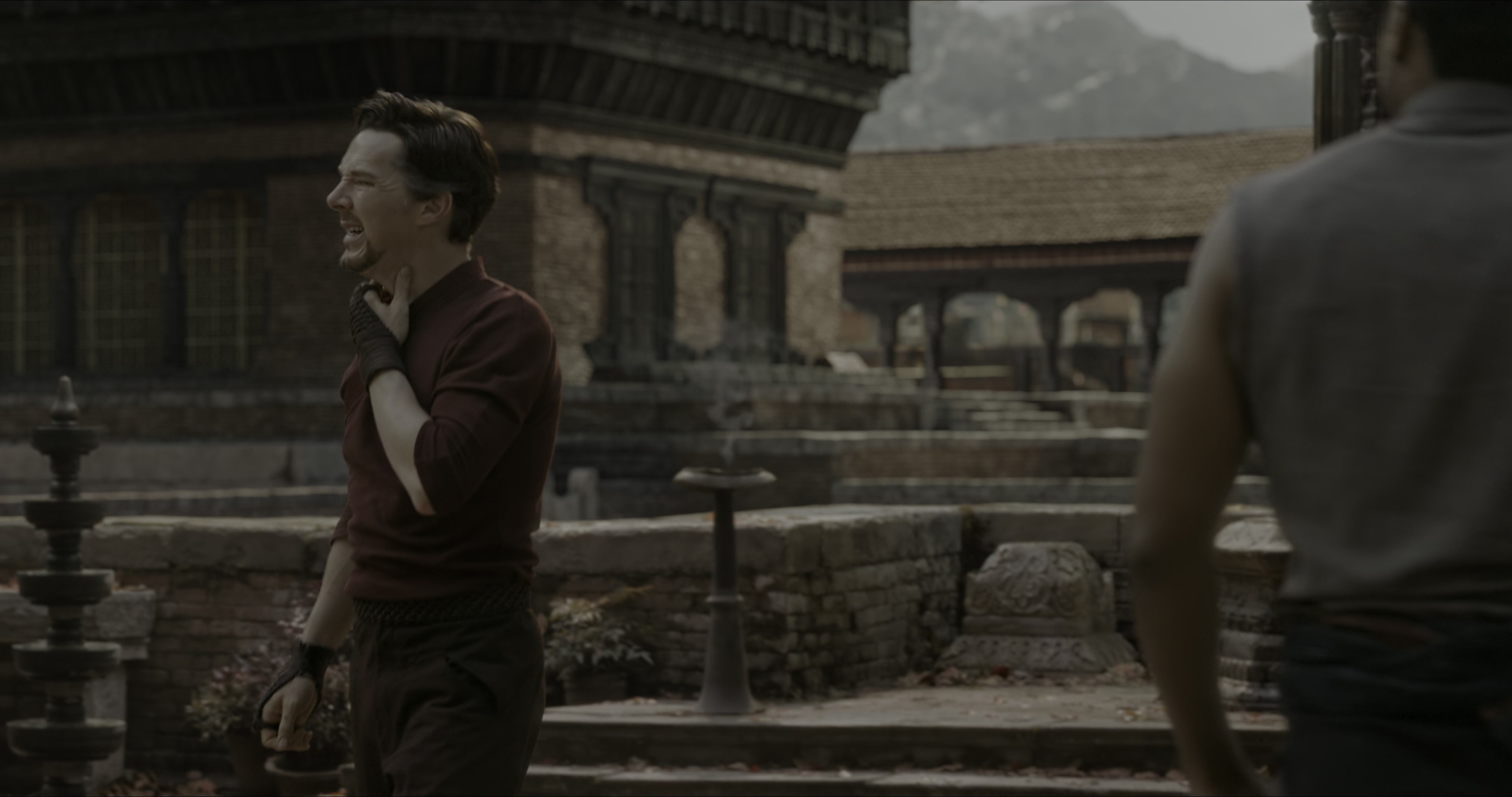 Doctor Strange (2016), wide, 1.90:1 — film still
