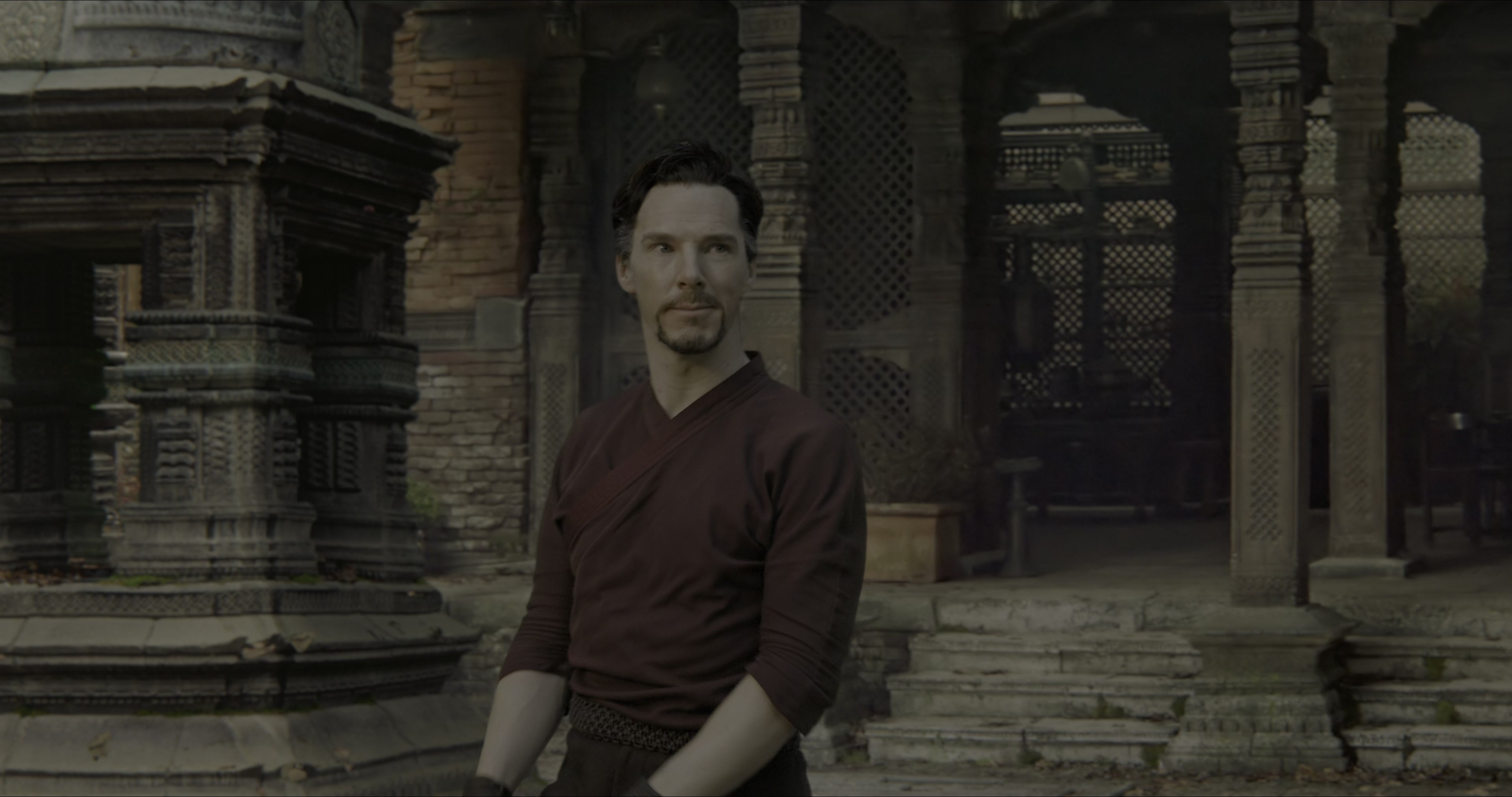 Doctor Strange (2016), wide, 1.90:1 — film still