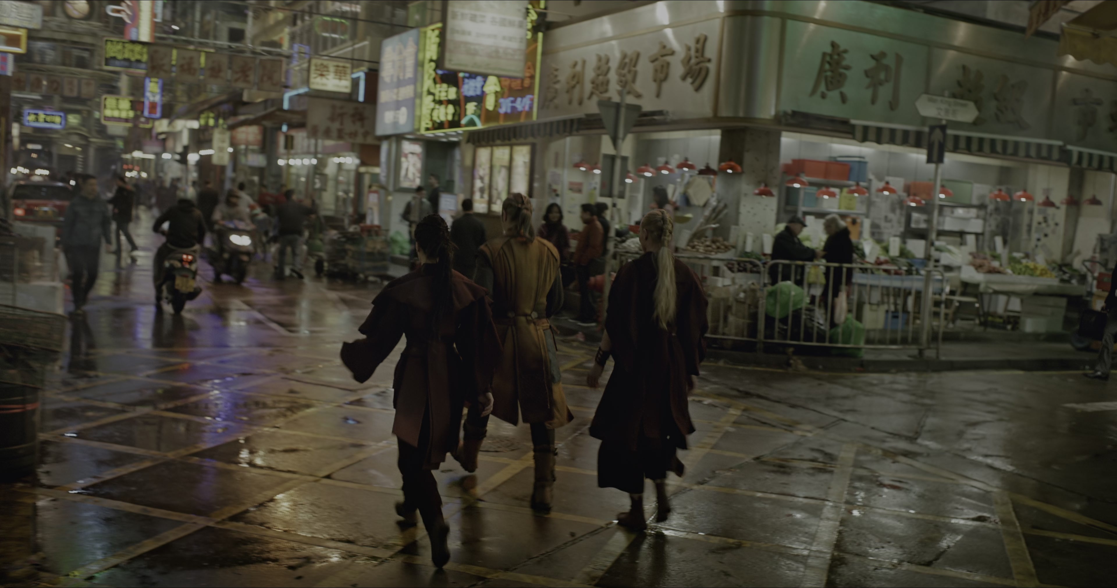Doctor Strange (2016), wide, 1.90:1 — film still