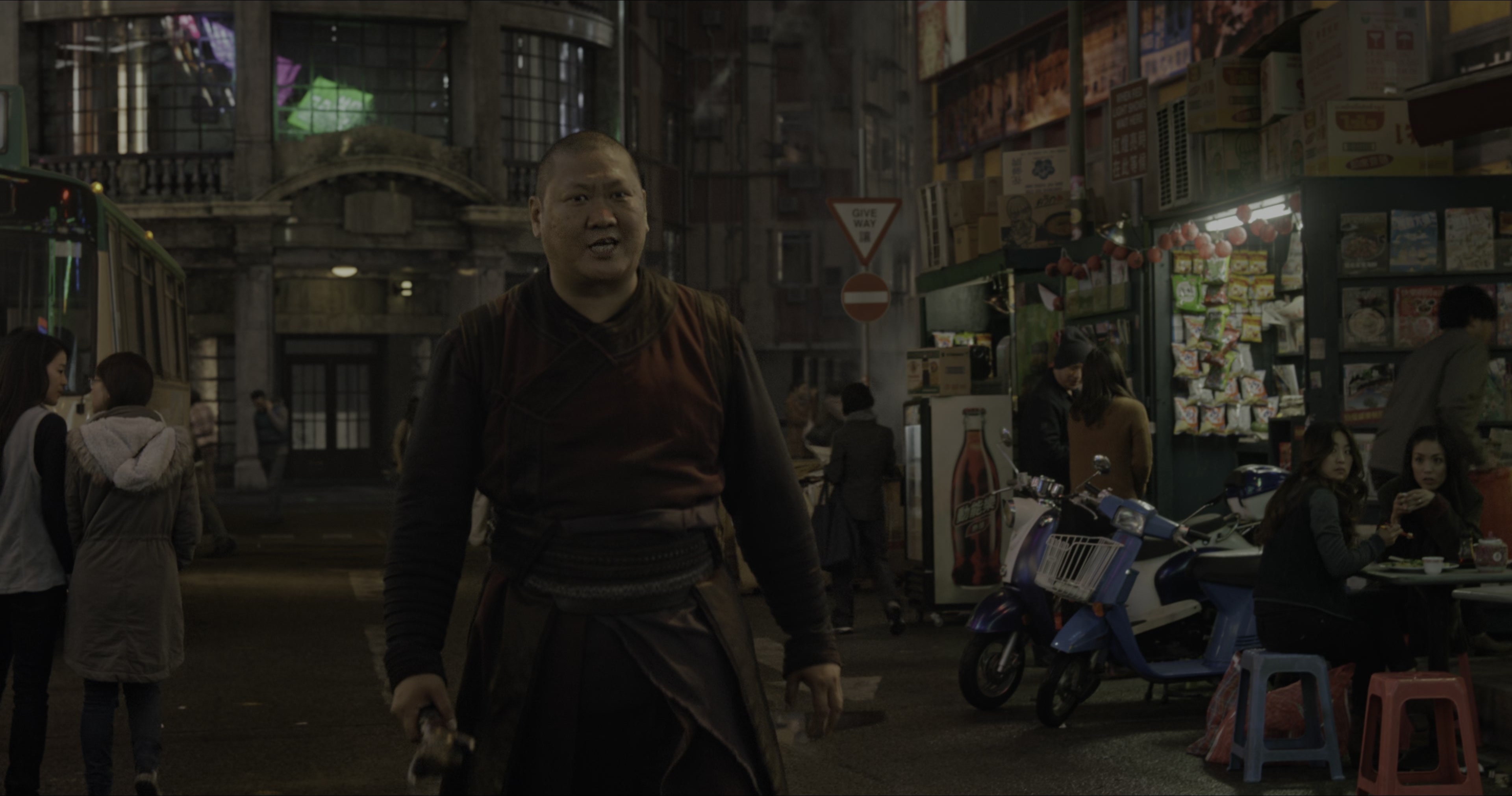 Doctor Strange (2016), wide, 1.90:1 — film still