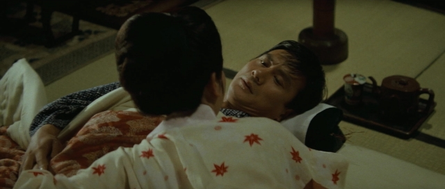 Wide shot frame from Kyôfu kikei ningen: Edogawa Rampo zenshû — room, table, bed